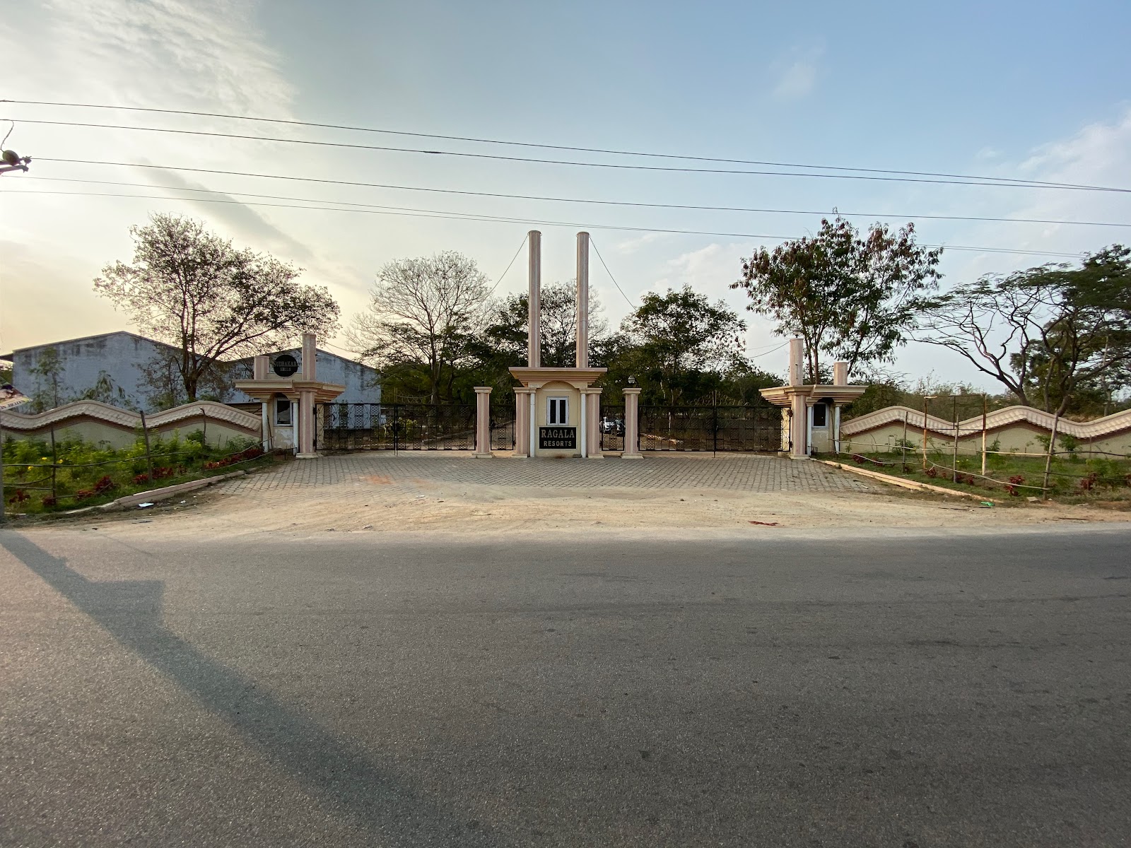 Ragala Resorts — Banquet Hall in Hyderabad (on-site parking, in-house decoration, bar service available, 600–900 guest capacity)