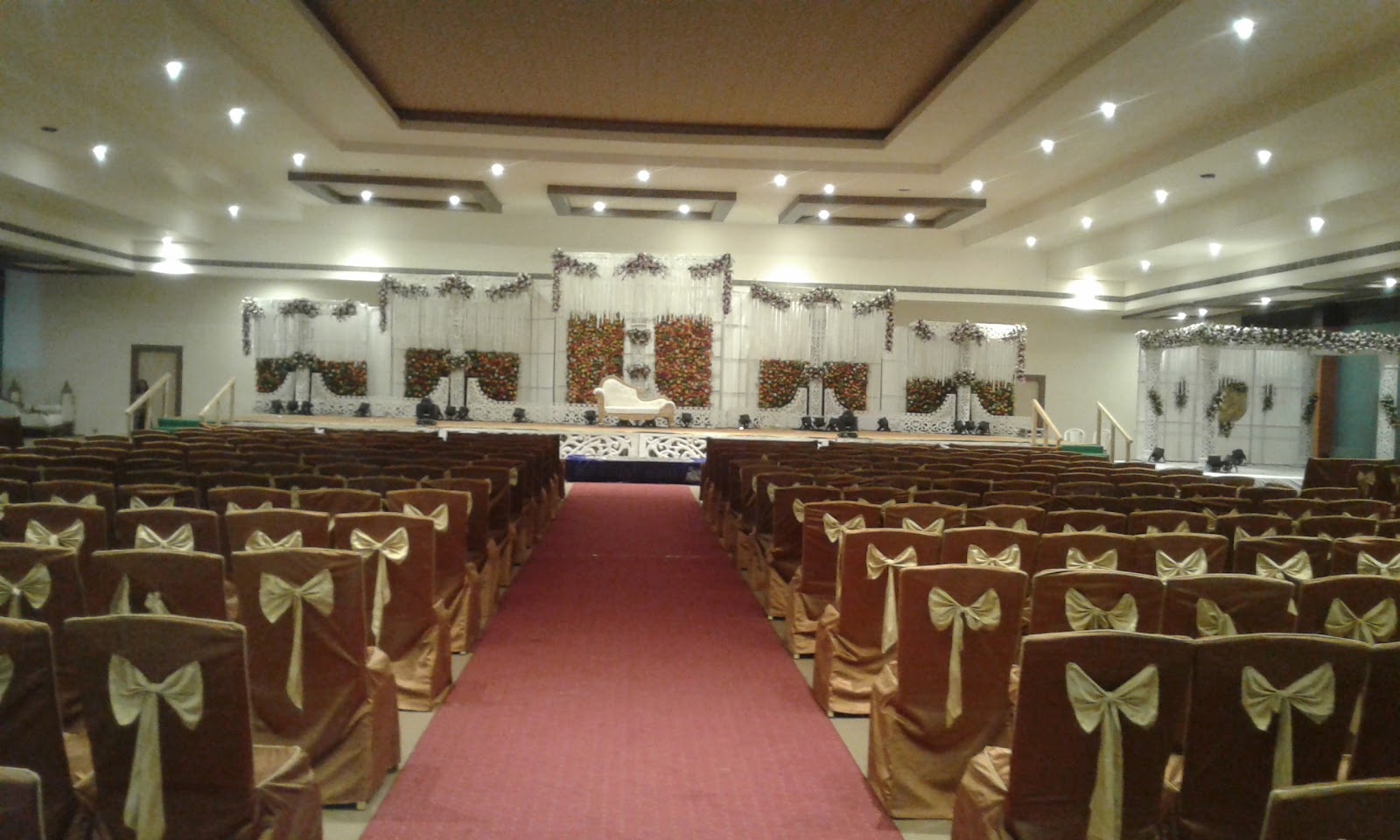 Ratna Mahal Function Hall — Banquet Hall in Hyderabad (on-site parking, in-house decoration, bar service available, 1000–1500 guest capacity)