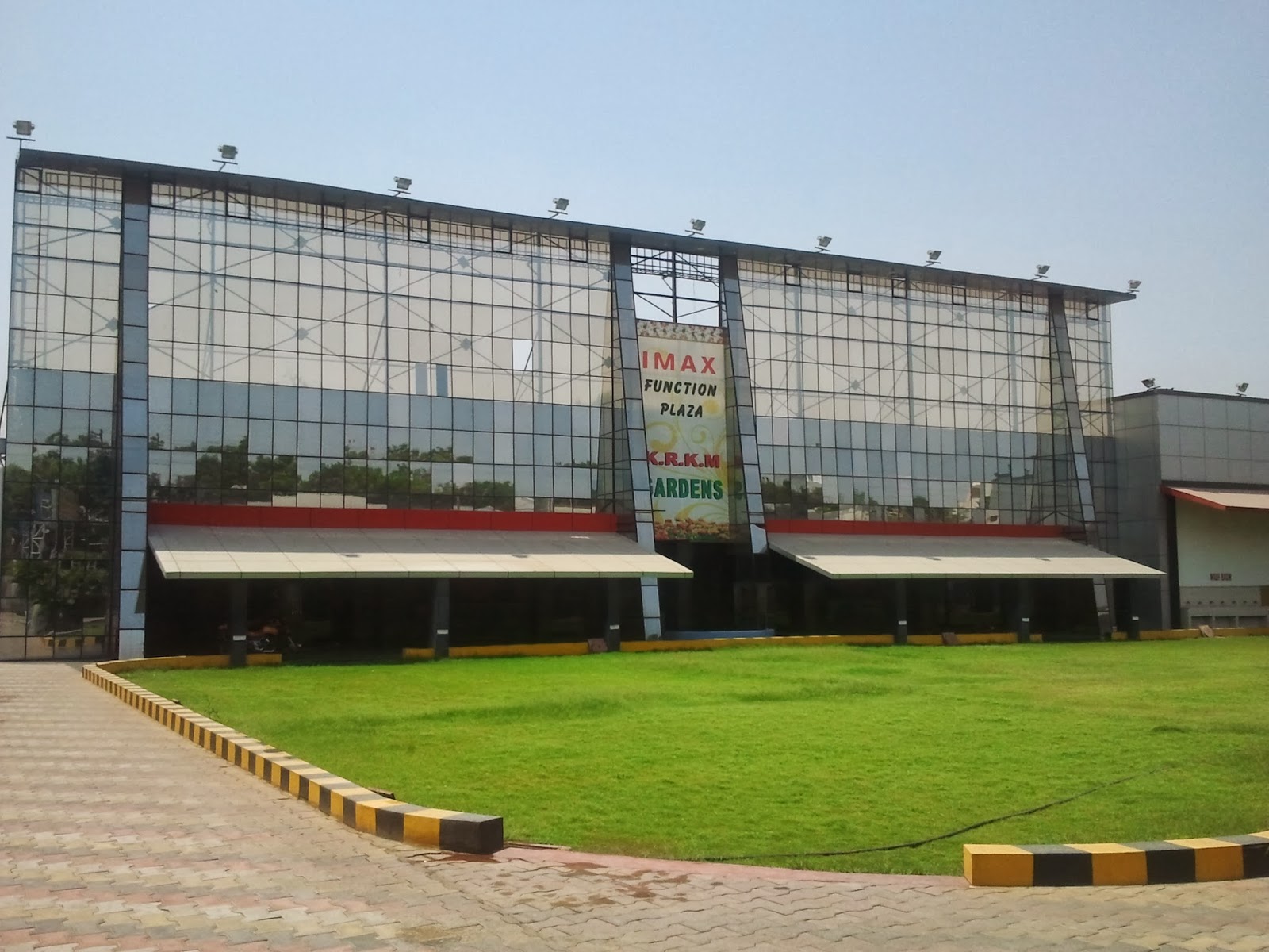 Imax Function Plaza — Banquet Hall in Hyderabad (on-site parking, in-house decoration, bar service available, 600–900 guest capacity)