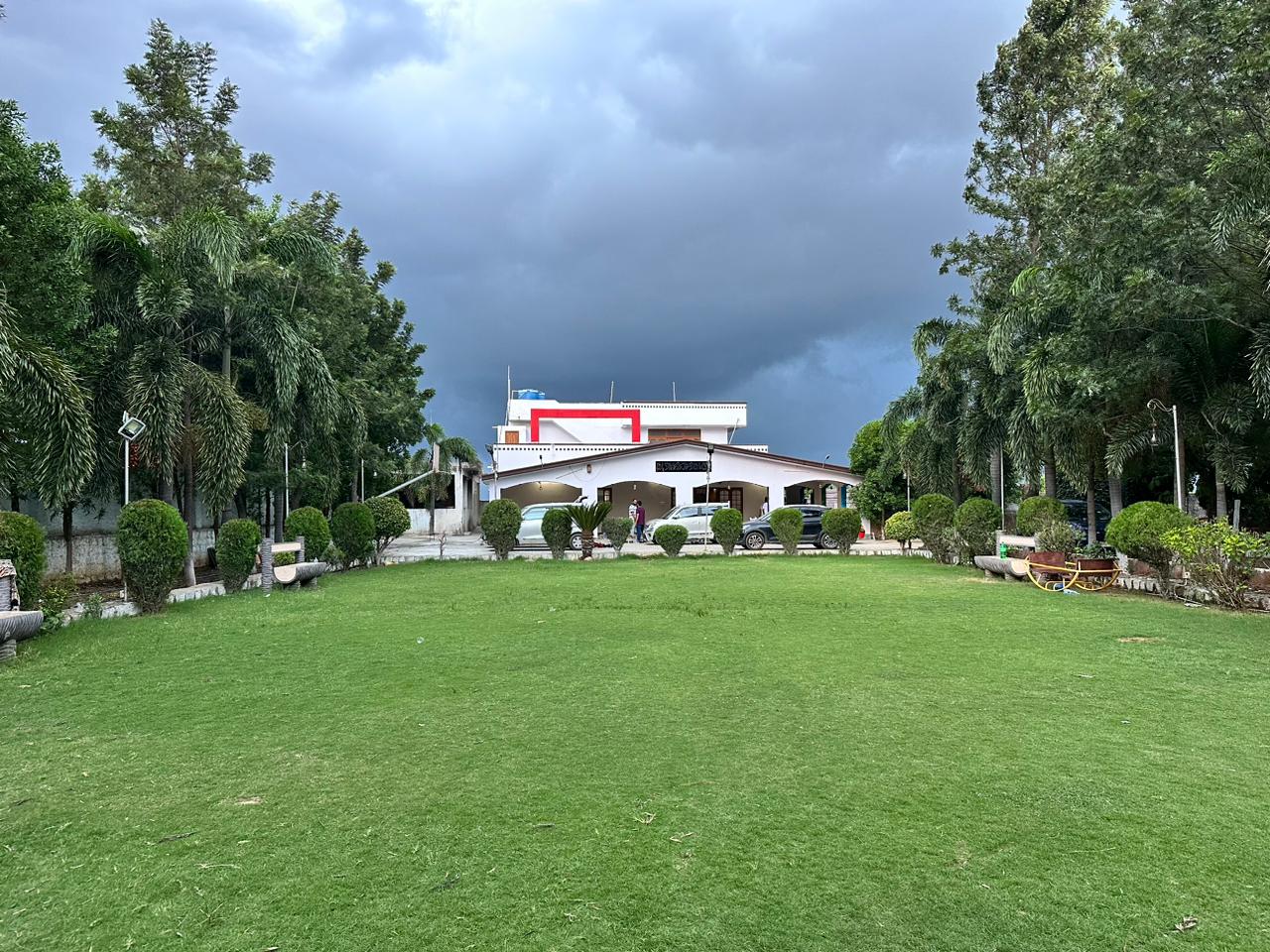 Leisure Land Farm House — Farm House in Chevella, Hyderabad (on-site parking, in-house decoration, bar service available, 4.2★ rated)