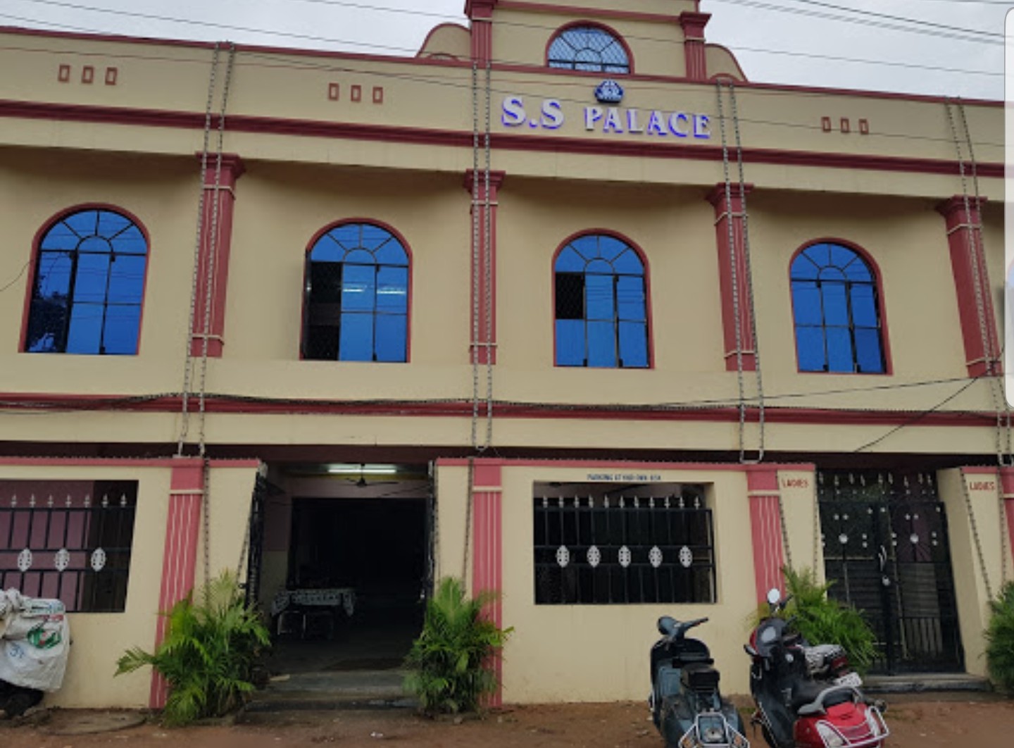 S S Palace — Banquet Hall in Hyderabad (on-site parking, in-house decoration, bar service available, 350–550 guest capacity)