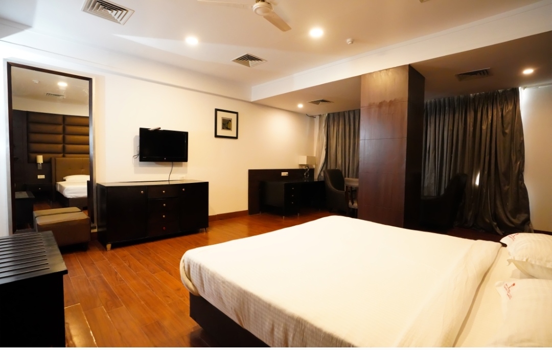 Hotel Grand Himayat — Banquet Hall in Himayat Nagar, Hyderabad (on-site parking, in-house decoration, bar service available, 300–450 guest capacity) — photo 2