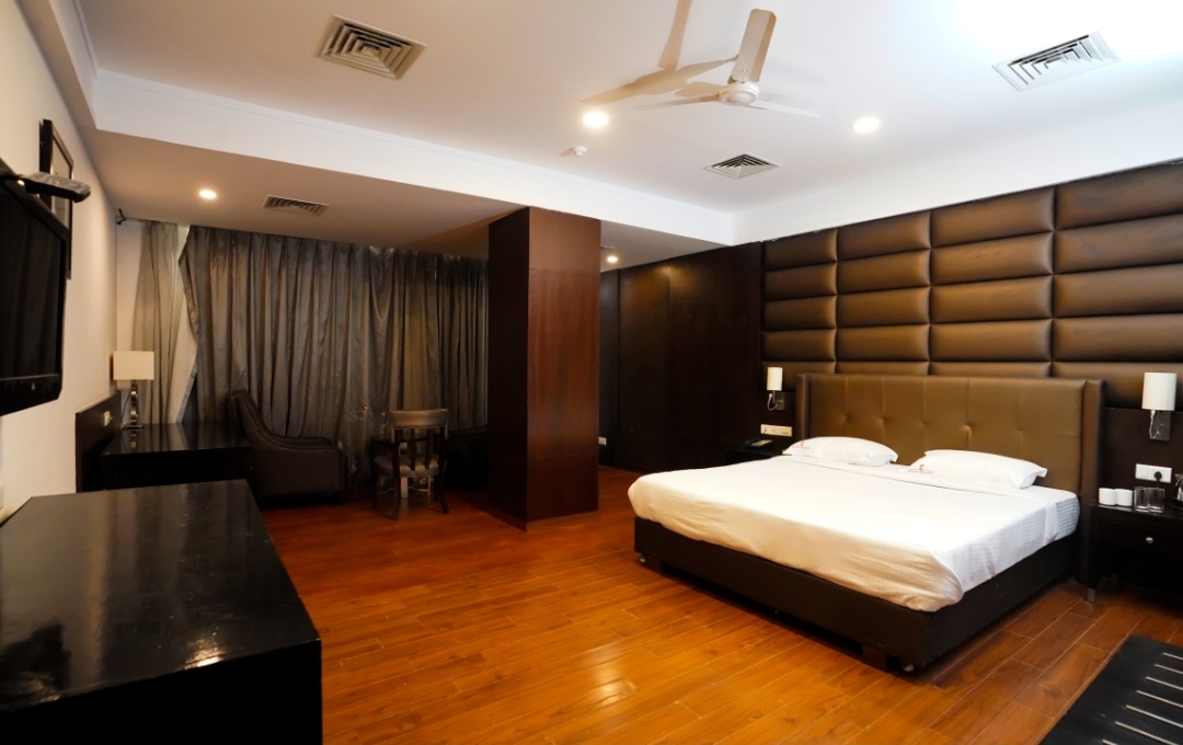Hotel Grand Himayat — Banquet Hall in Himayat Nagar, Hyderabad (on-site parking, in-house decoration, bar service available, 300–450 guest capacity) — photo 4