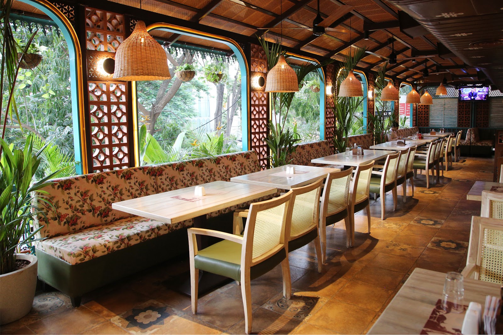 Mahesh Lunch Home — Banquet Hall in Bangalore (on-site parking, in-house decoration, DJ permitted, bar service available)