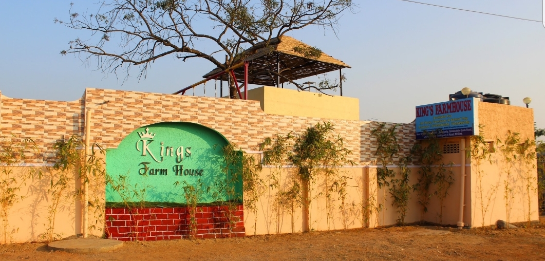 Kings Farmhouse — Farm House in Chilkur, Hyderabad (on-site parking, in-house decoration, bar service available, 4.1★ rated)