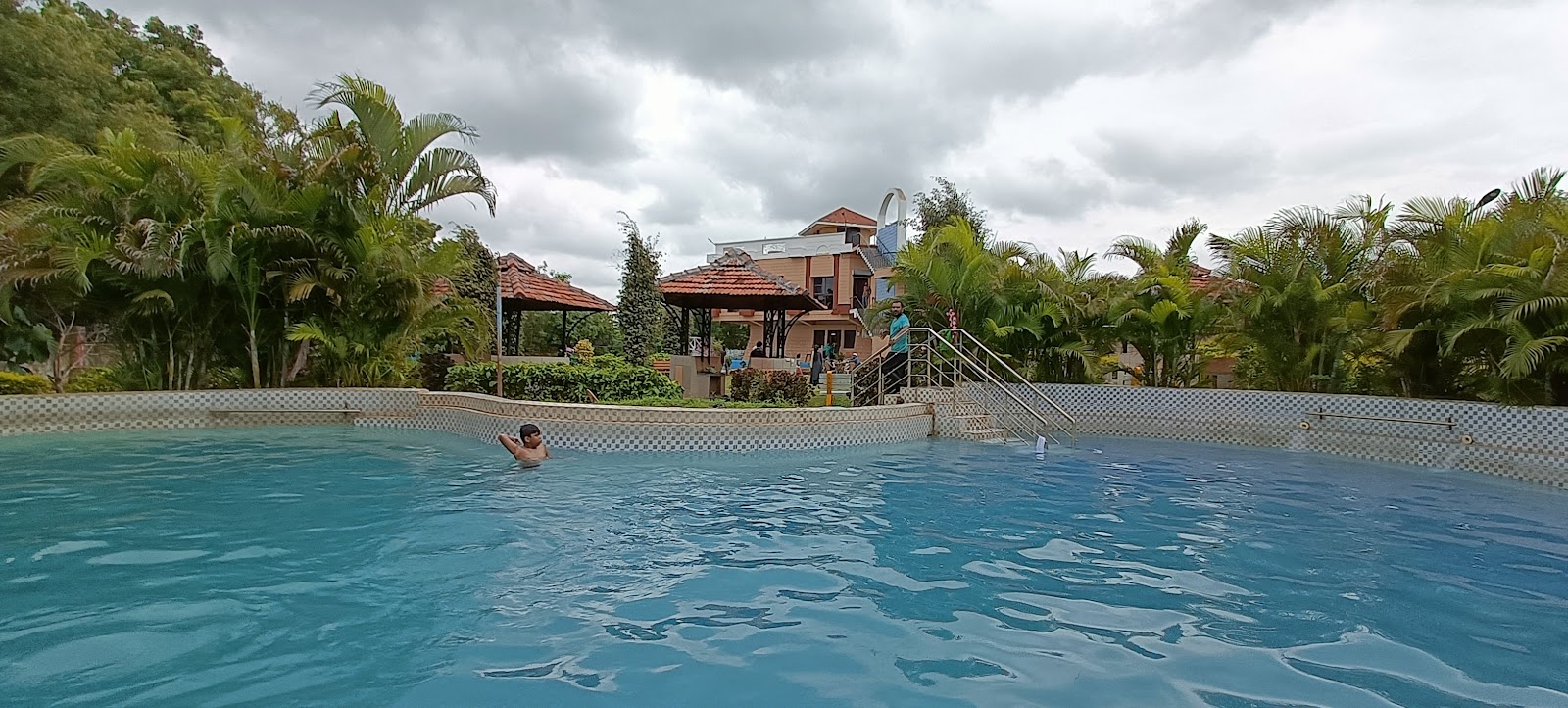 Fm Farm House — Farm House in Chilkur, Hyderabad (on-site parking, in-house decoration, bar service available, 4.1★ rated) — photo 2