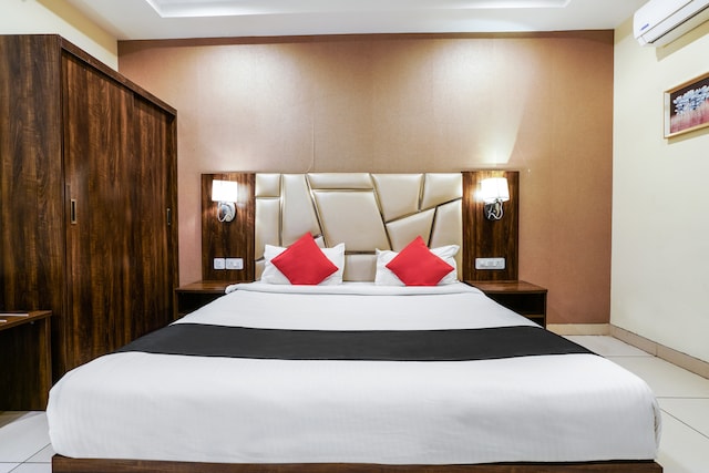 Hotel Sindhura Grand — Banquet Hall in Santosh Nagar, Hyderabad (on-site parking, in-house decoration, outside catering allowed, bar service available) — photo 4