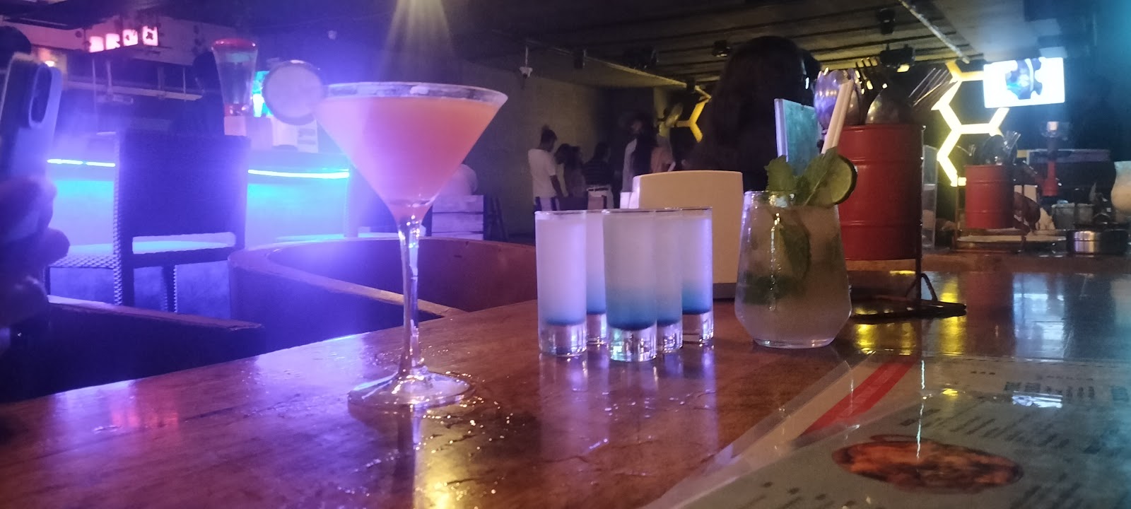 Sidewalk Bar & Kitchen — Pub/Bar in Marathahalli, Bangalore (on-site parking, in-house decoration, DJ permitted, bar service available) — photo 3