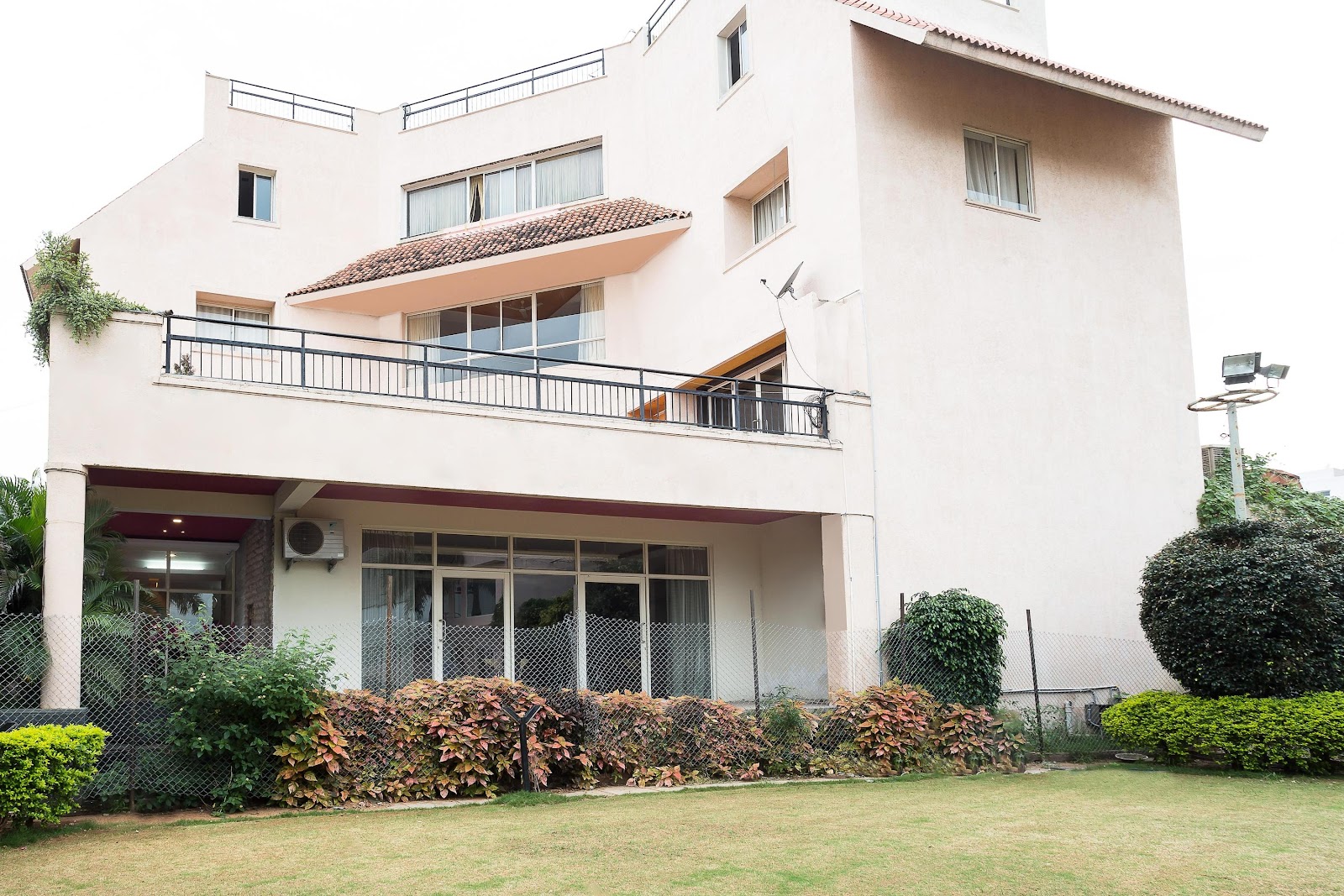 The Fort Club — Banquet Hall in Hyderabad (on-site parking, in-house decoration, bar service available, 150–250 guest capacity)
