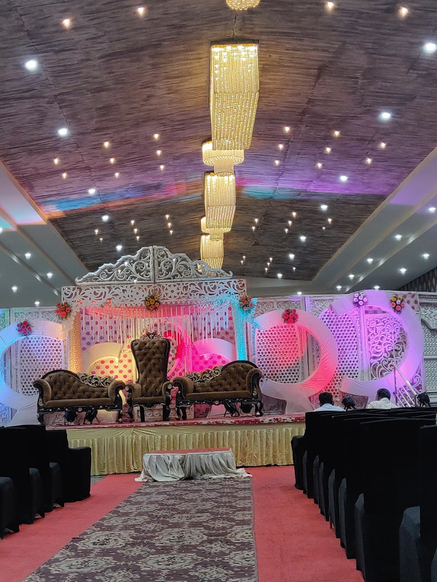 Lucky Palace — Banquet Hall in Hyderabad (on-site parking, in-house decoration, bar service available, 500–750 guest capacity)