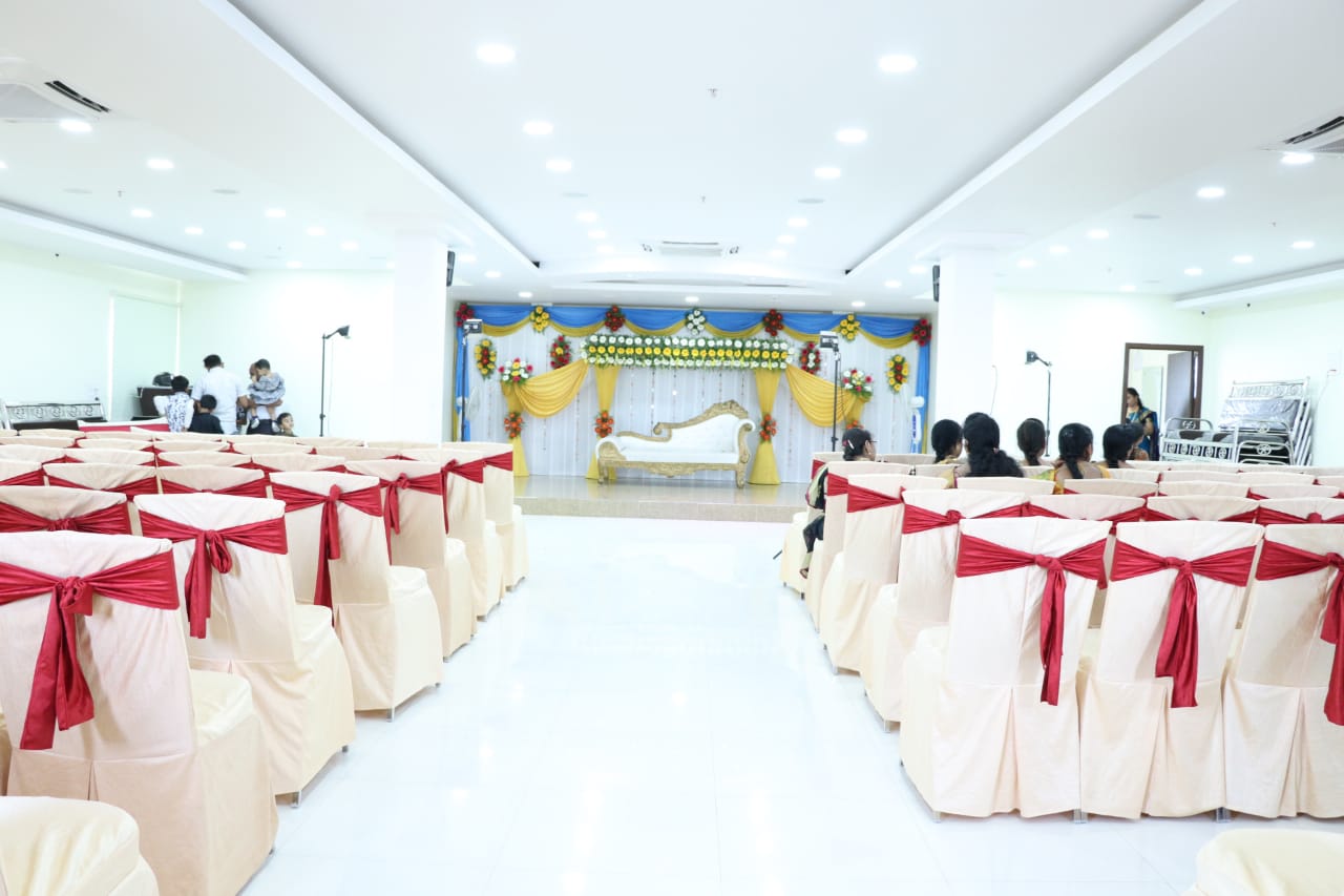 Kk Banquet Hall — Banquet Hall in Hyderabad (on-site parking, in-house decoration, bar service available, 800–1200 guest capacity)