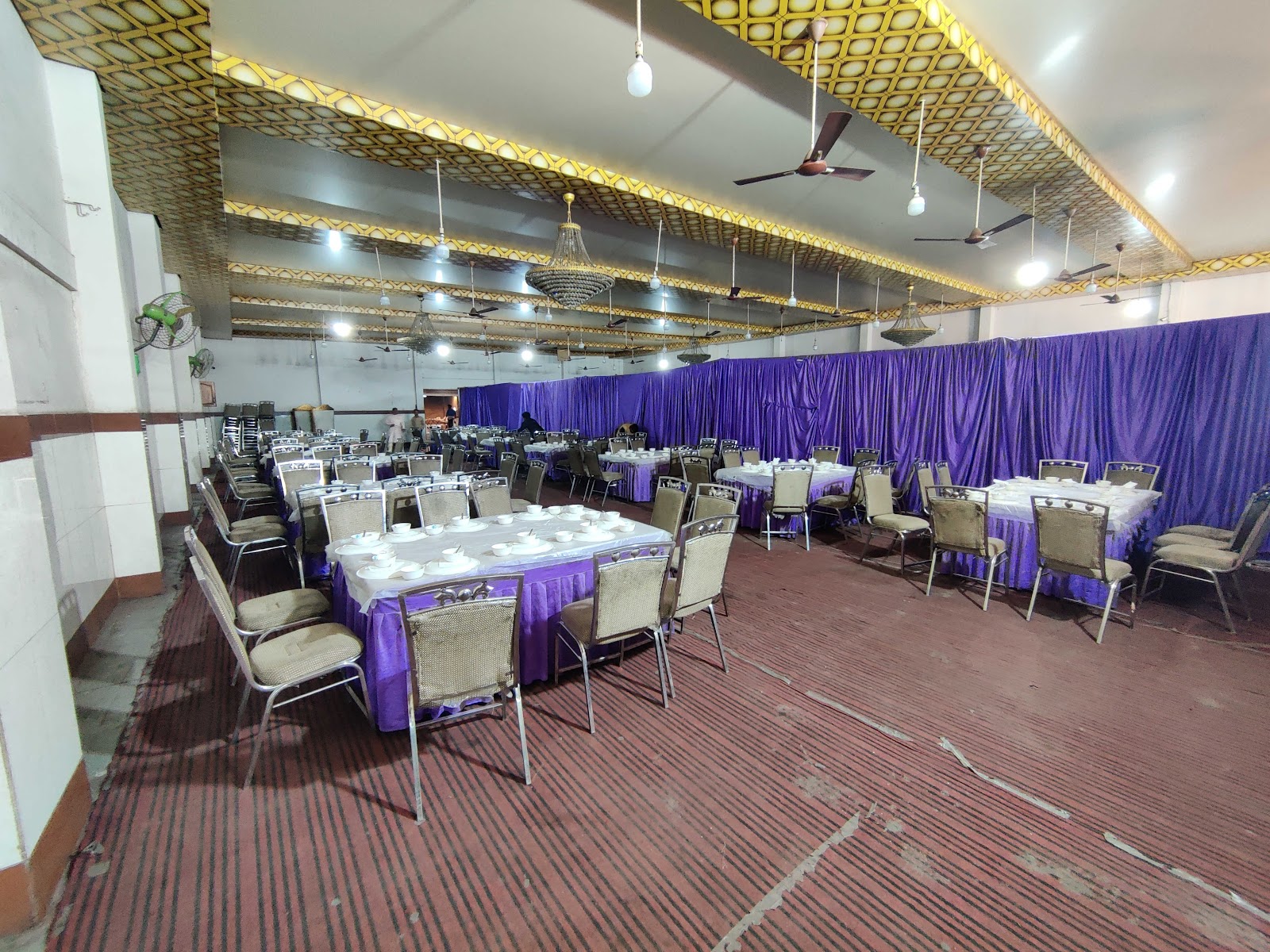 Mahboob Function Hall — Banquet Hall in Hyderabad (on-site parking, in-house decoration, bar service available, 800–1200 guest capacity)