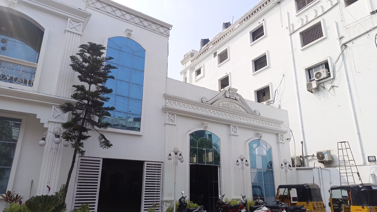 Moon Function Palace — Banquet Hall in Malakpet, Hyderabad (on-site parking, in-house decoration, bar service available, 500–750 guest capacity) — photo 3