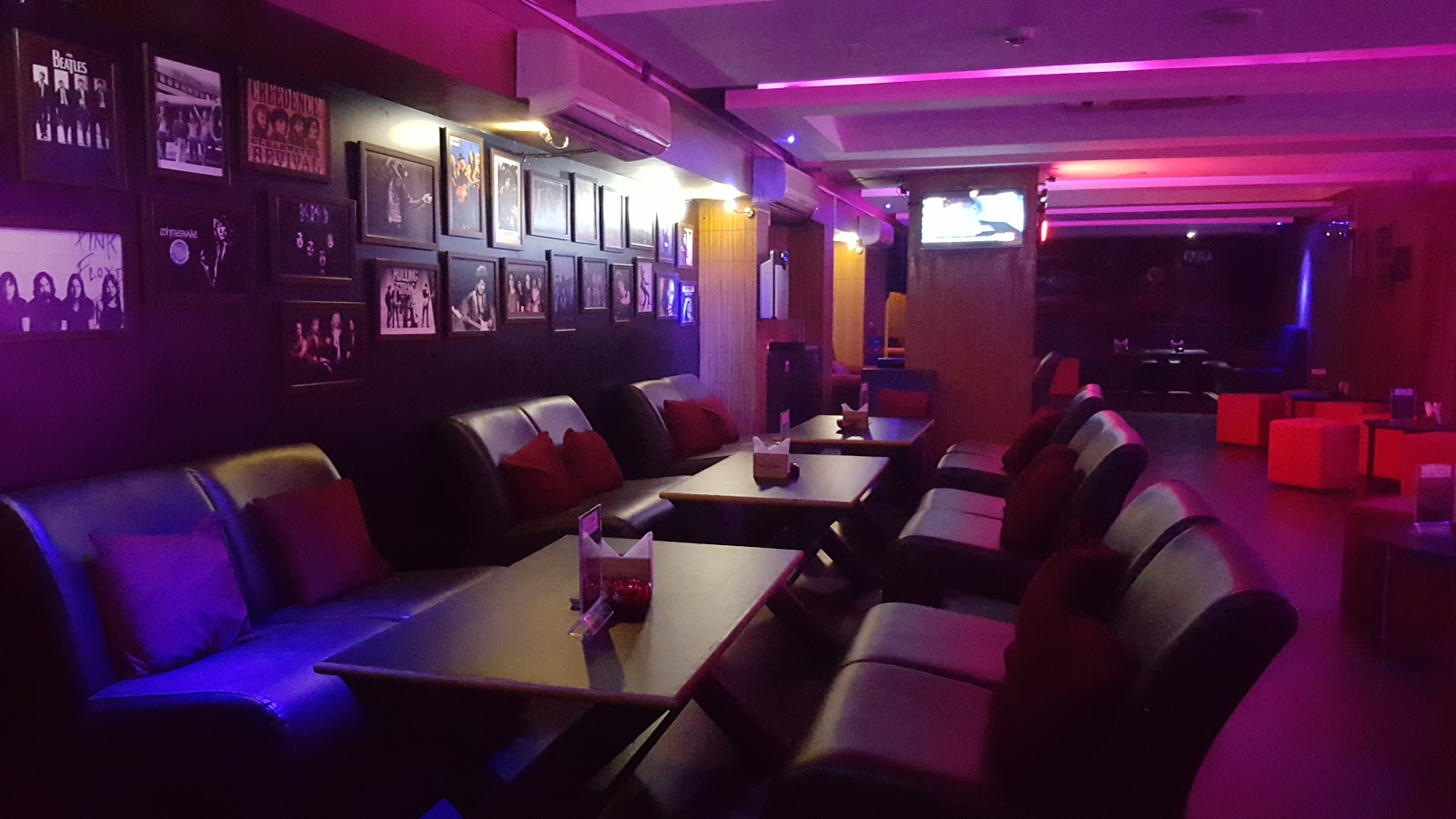 PURPLEHAZEE LOUNGE AND PUB — Pub/Bar in Hyderabad (on-site parking, in-house decoration, DJ permitted, bar service available)