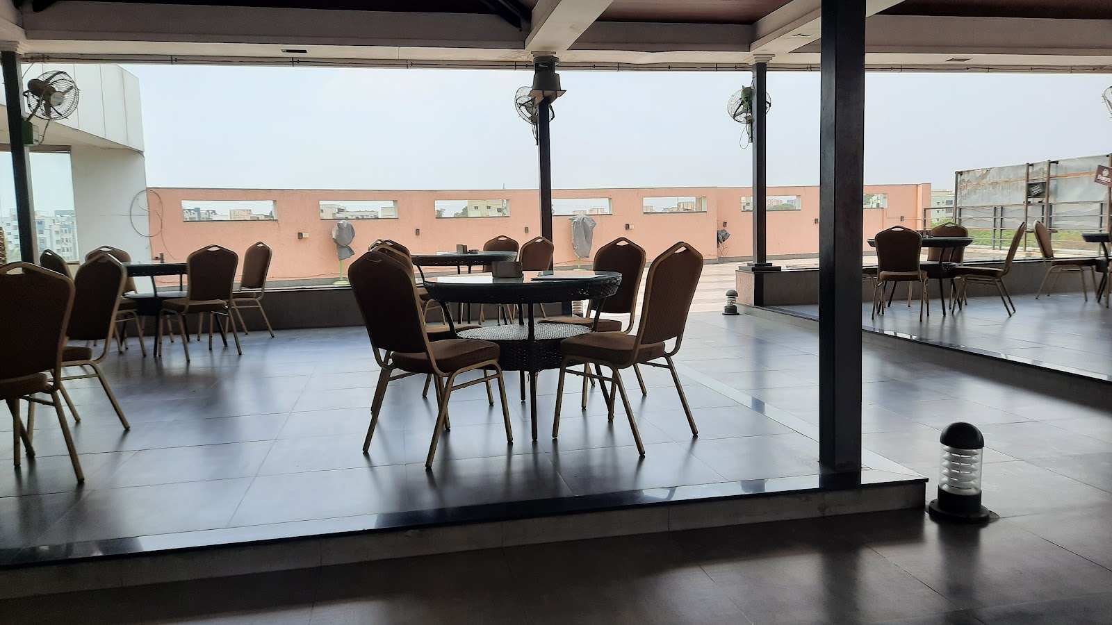 Skyyee Bar — Pub/Bar in Hyderabad (on-site parking, in-house decoration, DJ permitted, bar service available)