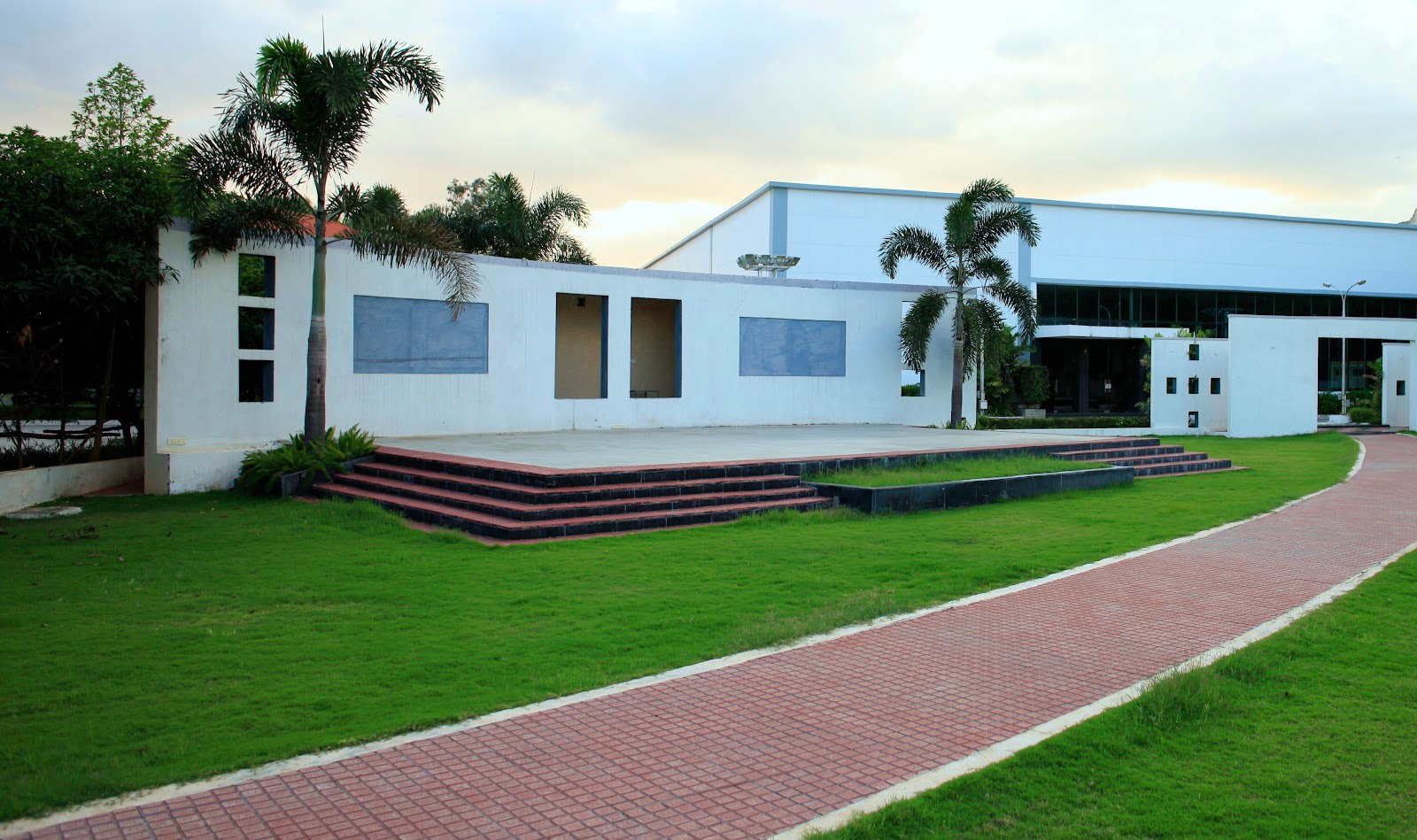 Rd Convention Center — Banquet Hall in Kompally, Hyderabad (on-site parking, in-house decoration, DJ permitted, bar service available) — photo 2