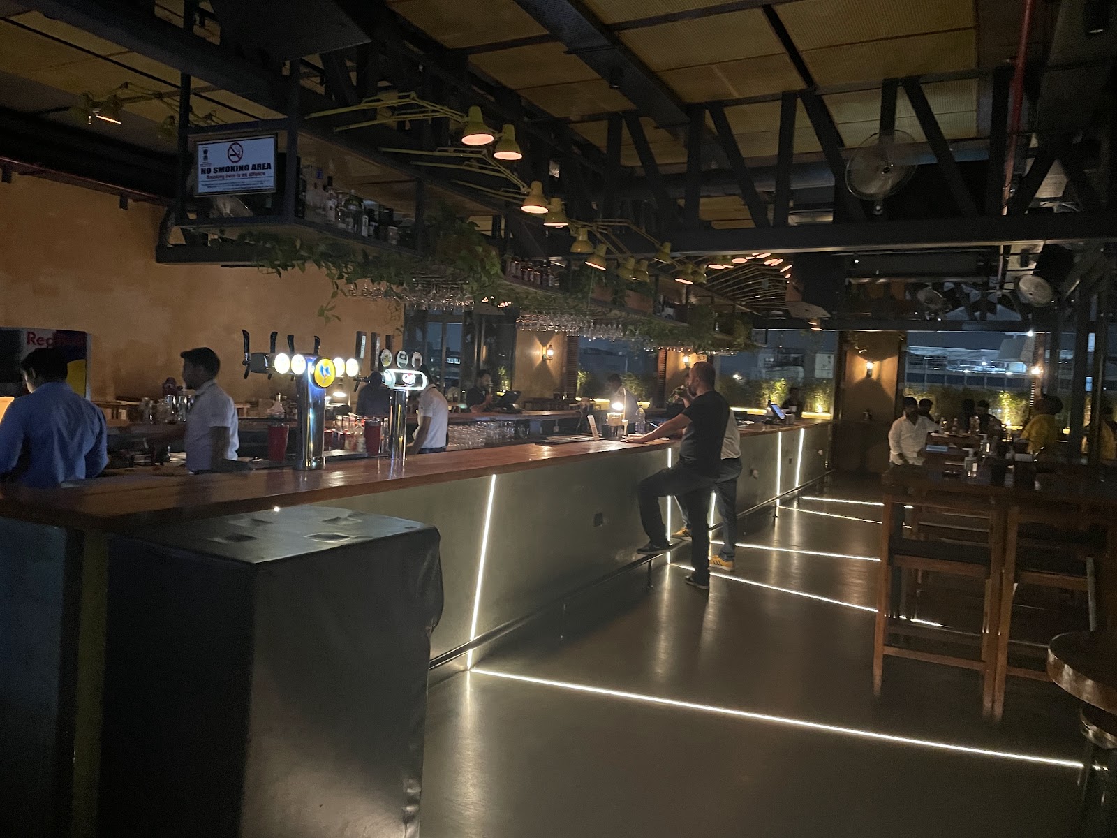 Resign Skybar — Banquet Hall in Hi Tech City, Hyderabad (on-site parking, in-house decoration, DJ permitted, bar service available) — photo 3
