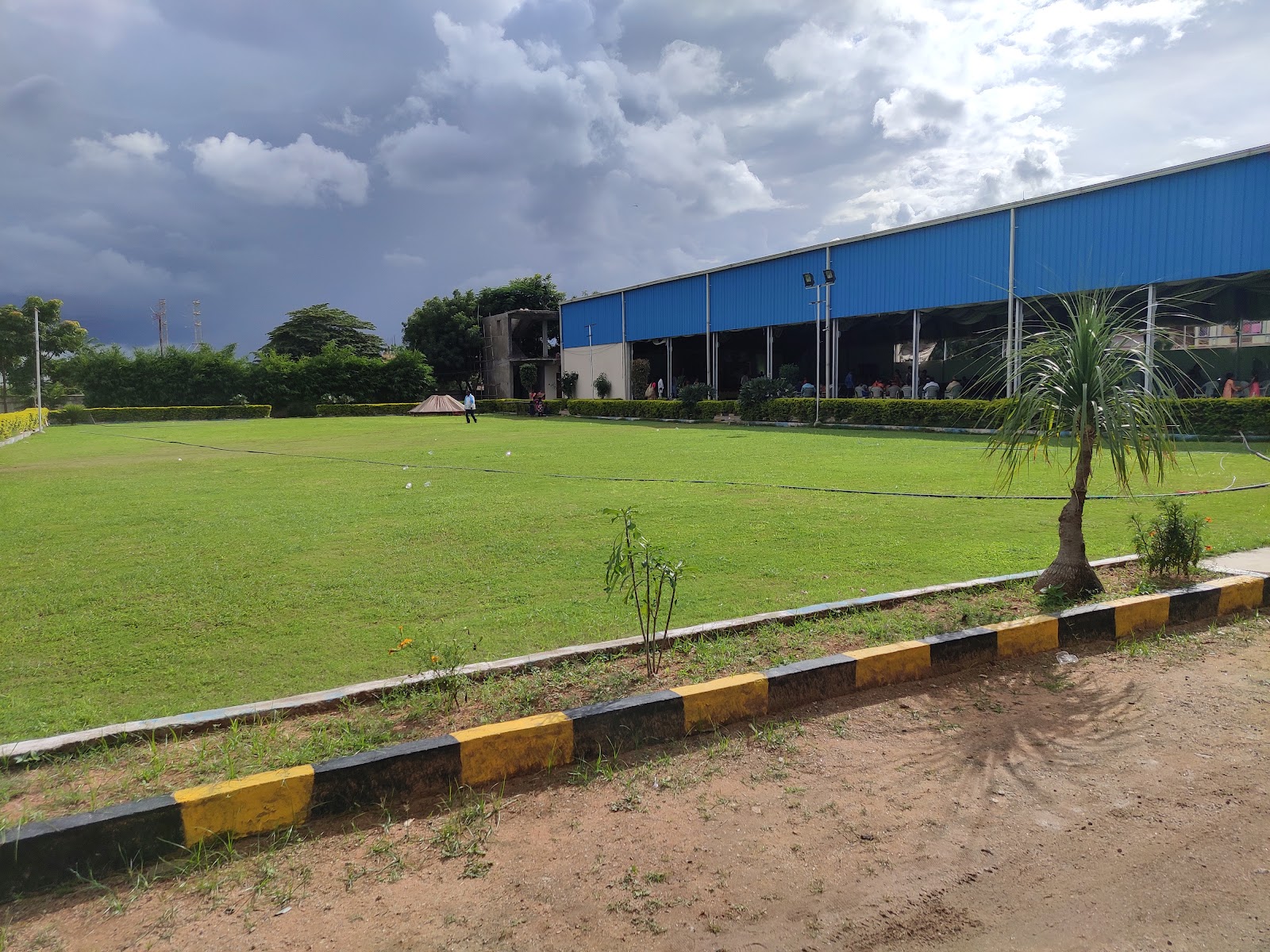 Mlr Gardens — Banquet Hall in Sangareddy, Hyderabad (on-site parking, in-house decoration, bar service available, 1500–2250 guest capacity) — photo 3