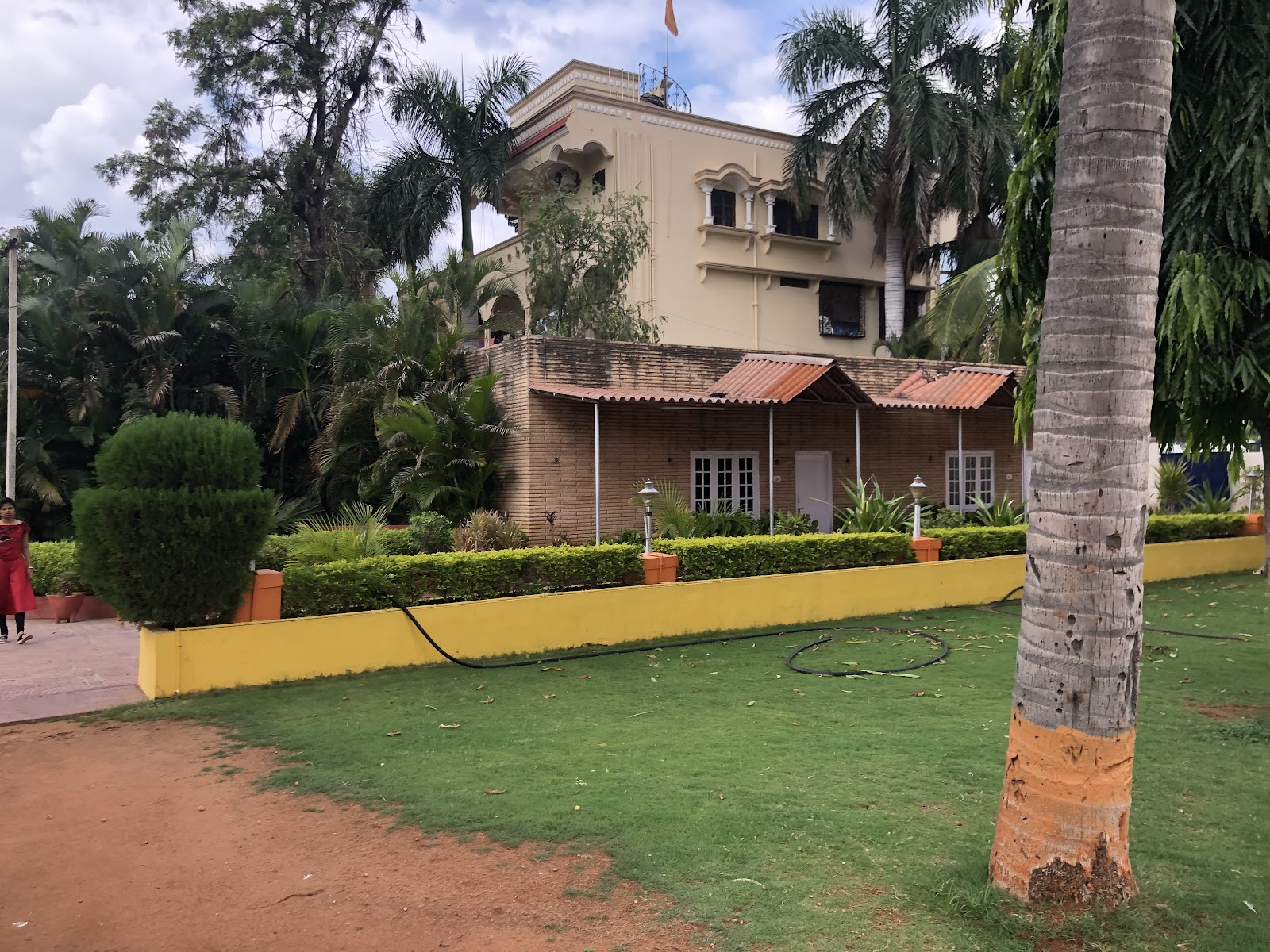 Vanga Ananth Reddy Gardens — Banquet Hall in Karmanghat, Hyderabad (on-site parking, in-house decoration, bar service available, 1000–1500 guest capacity) — photo 3