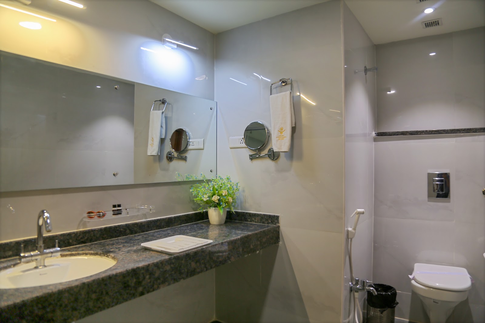 Hotel Hyderabad Grand — Banquet Hall in Shamshabad, Hyderabad (on-site parking, in-house decoration, outside catering allowed, bar service available) — photo 3