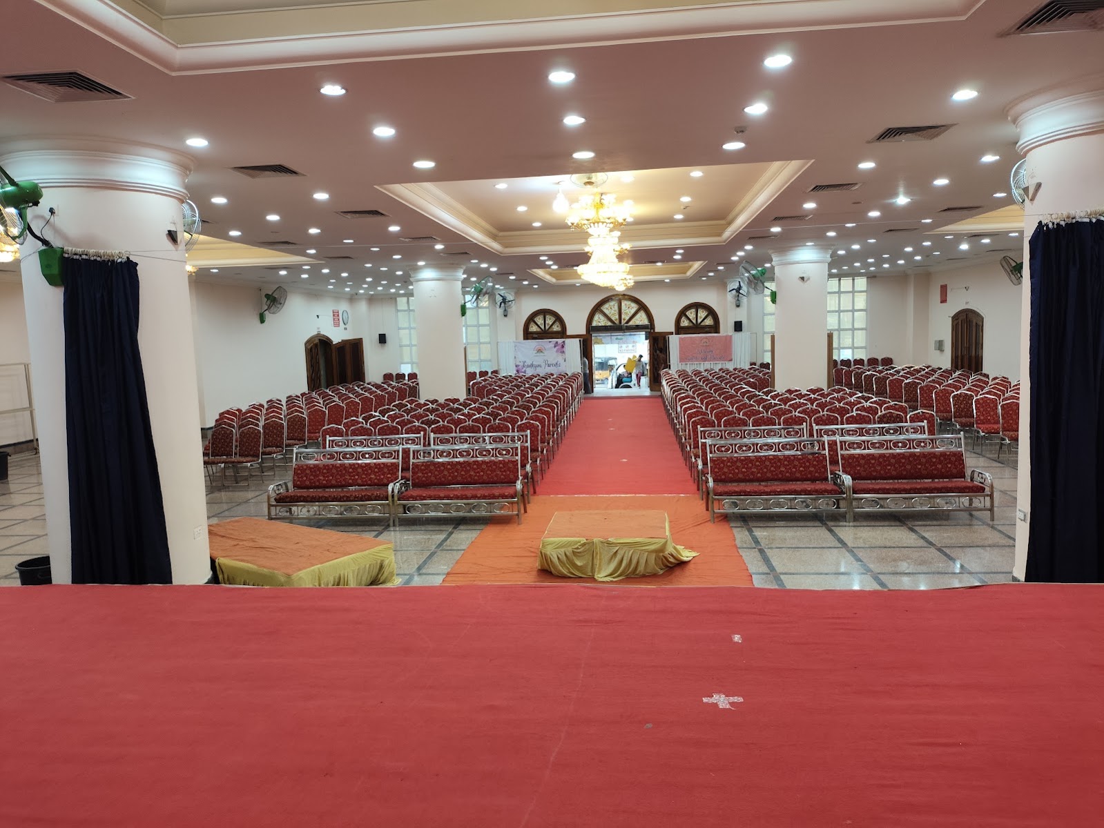 Golden Palace Function Hall · Toli Chowki — Banquet Hall in Toli Chowki, Hyderabad (on-site parking, in-house decoration, bar service available, 1500–2250 guest capacity) — photo 2