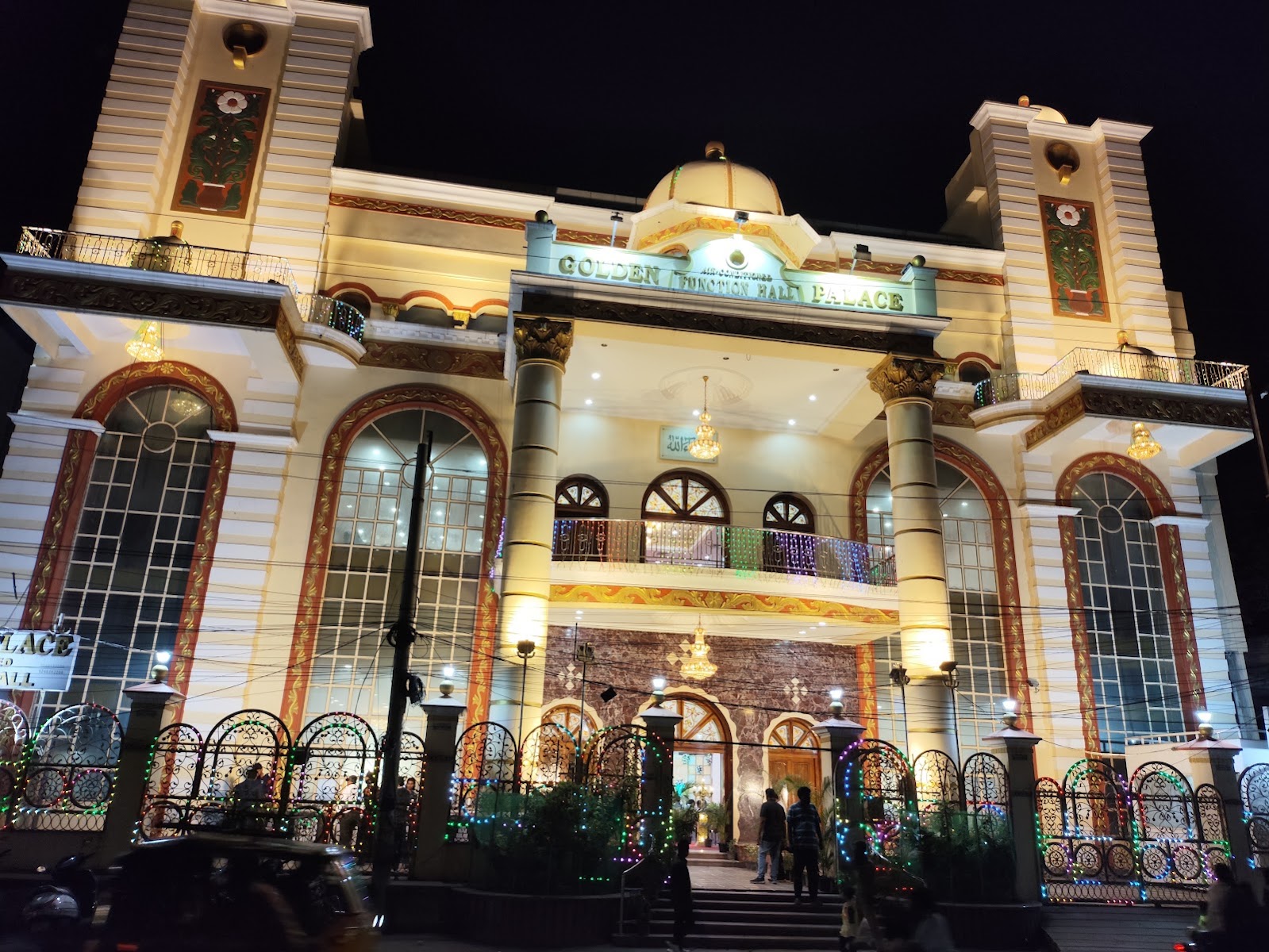 Golden Palace Function Hall · Toli Chowki — Banquet Hall in Toli Chowki, Hyderabad (on-site parking, in-house decoration, bar service available, 1500–2250 guest capacity) — photo 3