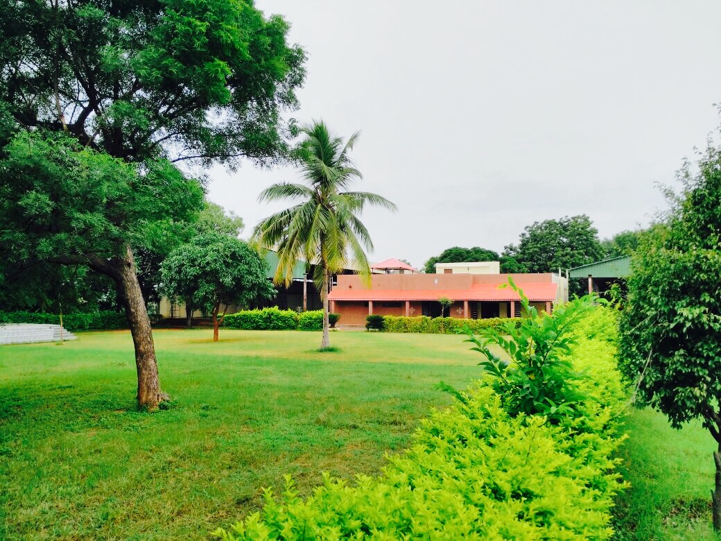 Sai Sadhana Studios — Banquet Hall in Hyderabad (on-site parking, in-house decoration, bar service available, 1000–1500 guest capacity)