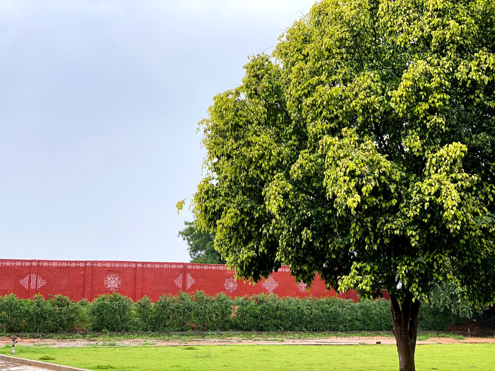 Sai Sadhana Studios — Banquet Hall in Shamshabad, Hyderabad (on-site parking, in-house decoration, bar service available, 1000–1500 guest capacity) — photo 2