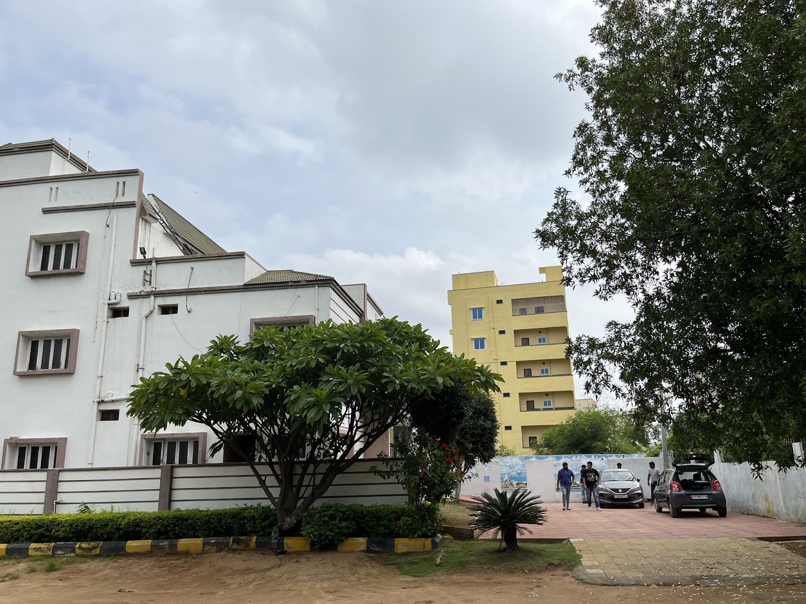 Golden Farmhouse — Farm House in Hyderabad (on-site parking, in-house decoration, bar service available, 4.0★ rated)