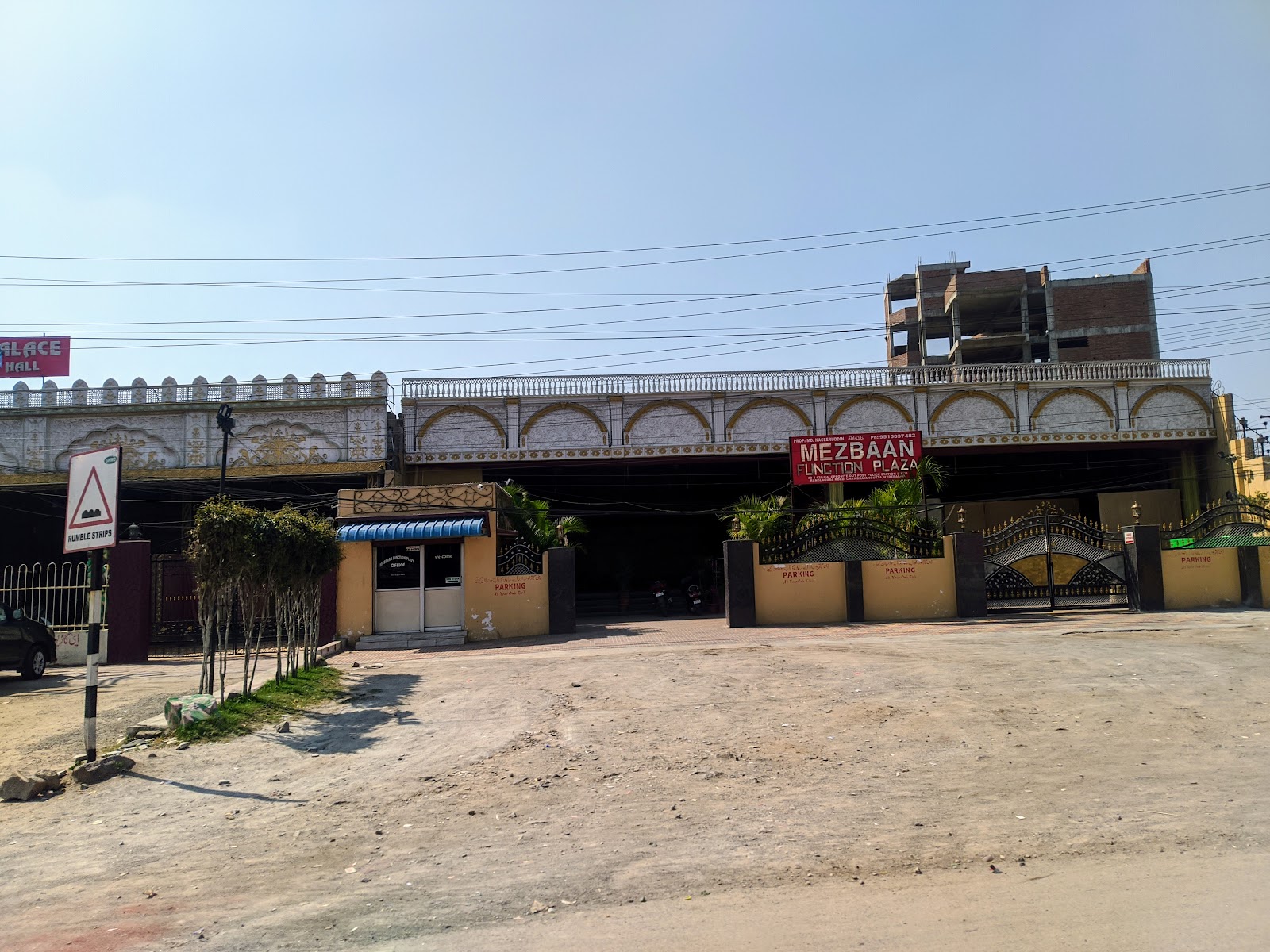 Mezbaan Function Plaza — Banquet Hall in Hyderabad (on-site parking, in-house decoration, bar service available, 700–1050 guest capacity)