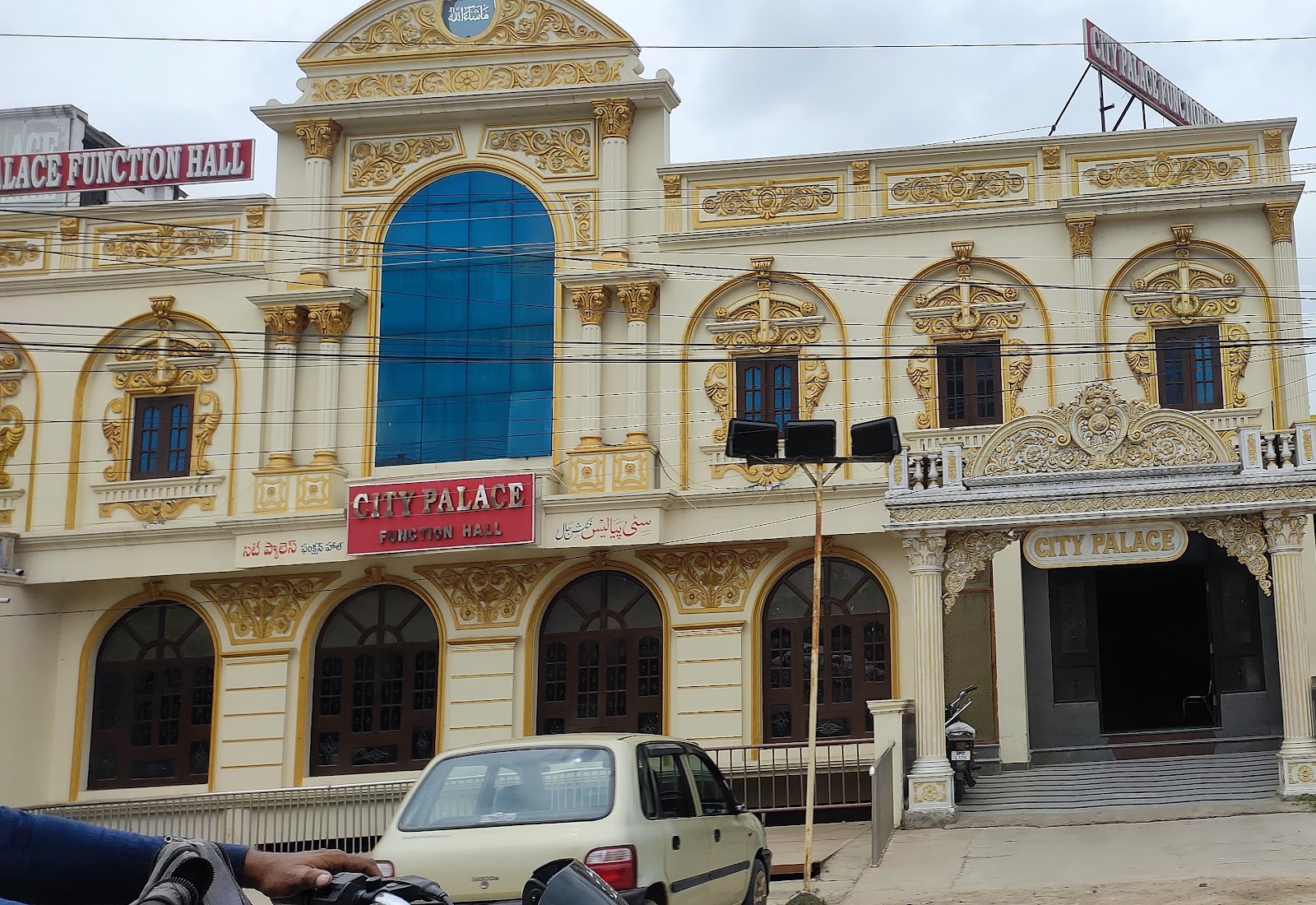 City Palace Function Hall · Chandrayangutta — Banquet Hall in Chandrayangutta, Hyderabad (on-site parking, in-house decoration, bar service available, 1000–1500 guest capacity) — photo 2
