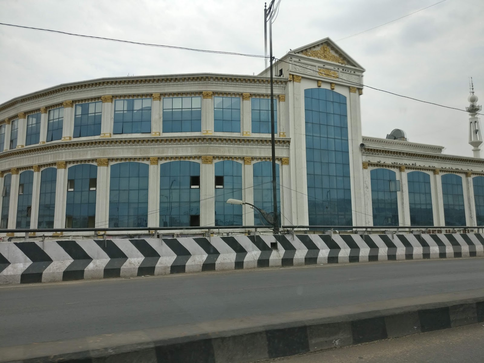 Omer Gulshan Function Hall — Banquet Hall in Chandrayangutta, Hyderabad (on-site parking, in-house decoration, bar service available, 500–750 guest capacity)