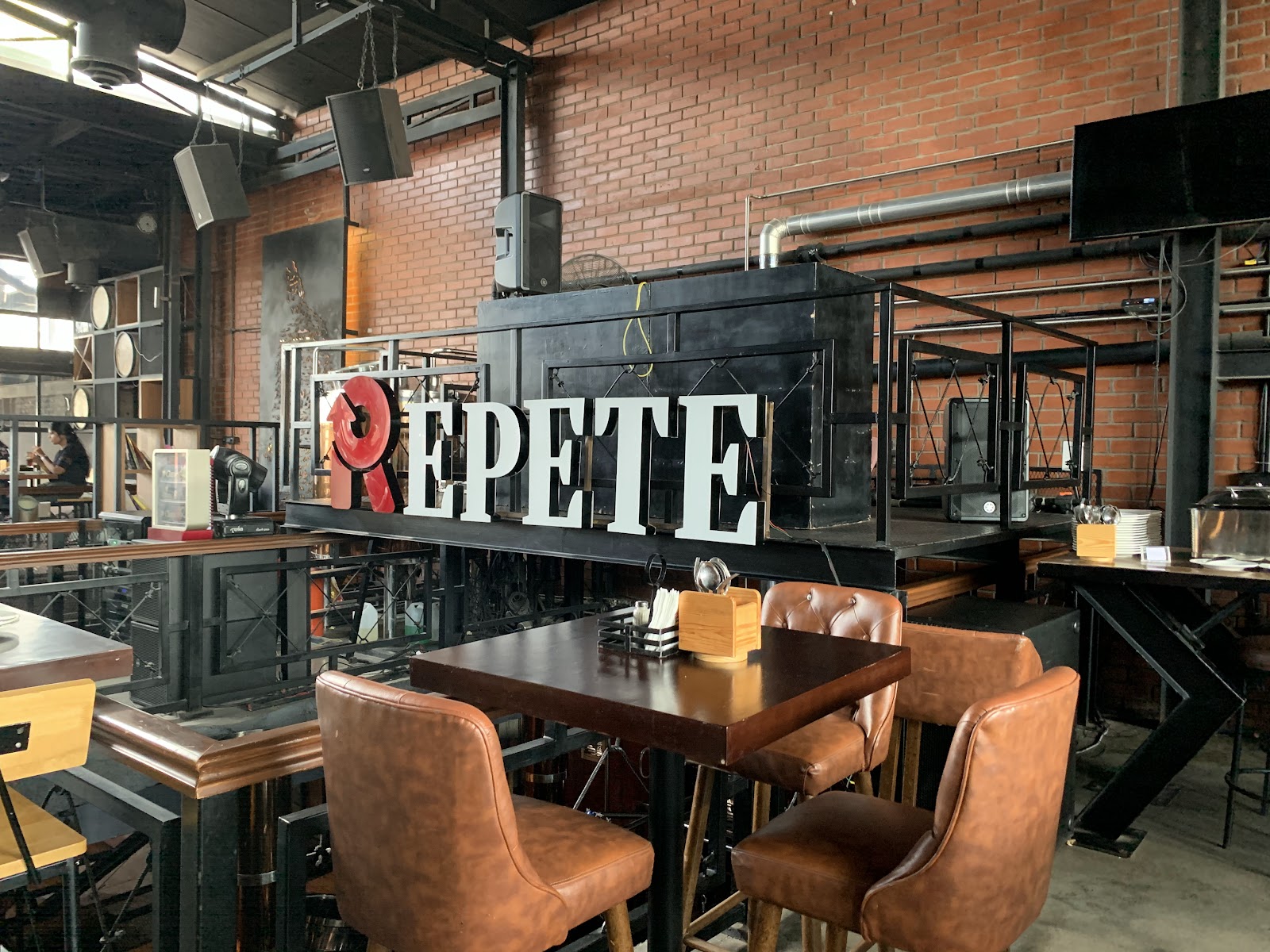 Repete Brewery & Kitchen — Pub/Bar in Jubilee Hills, Hyderabad (on-site parking, in-house decoration, DJ permitted, bar service available) — photo 2