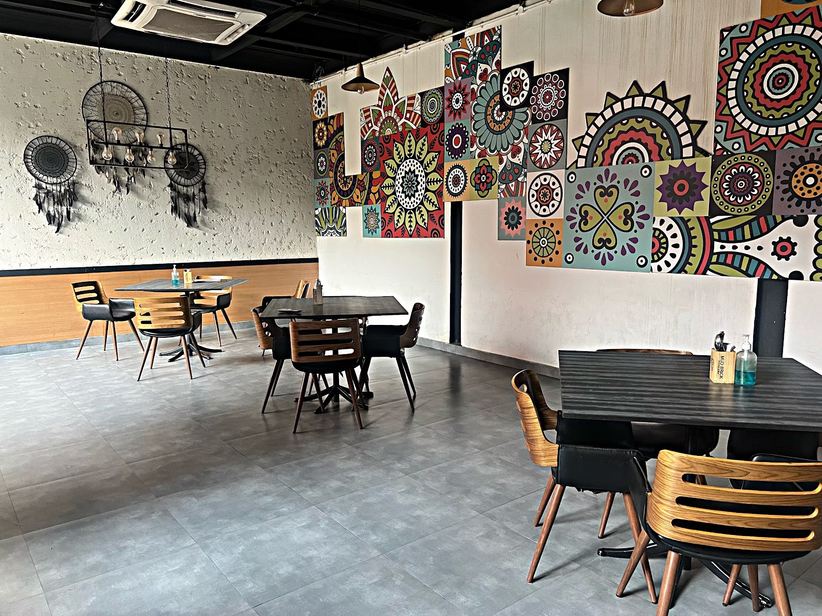 Mud brick kitchen and bar — Pub/Bar in Jubilee Hills, Hyderabad (on-site parking, in-house decoration, DJ permitted, bar service available) — photo 4