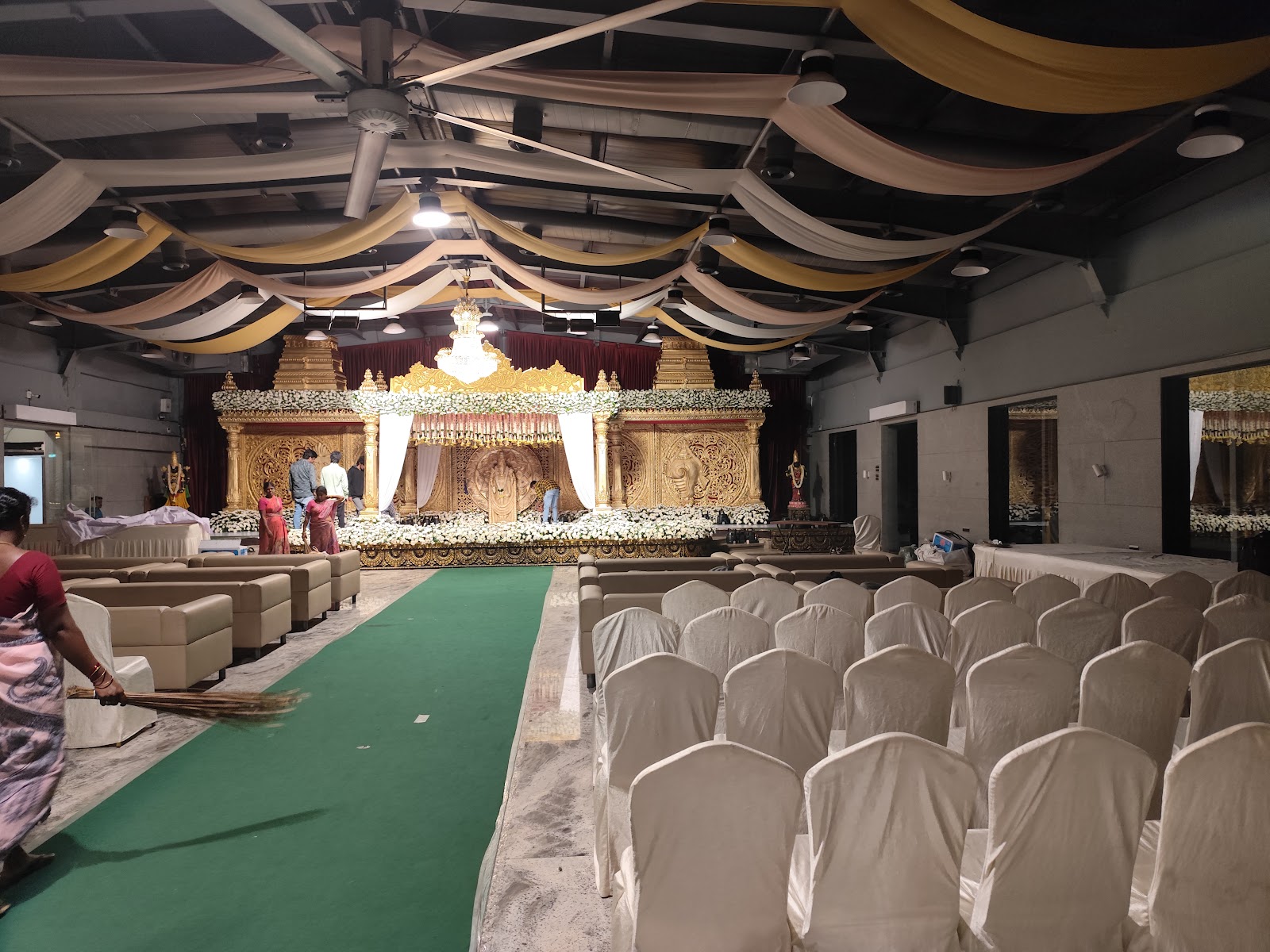 Sri Raja Rajeshwari Mini Hall — Banquet Hall in Secunderabad, Hyderabad (on-site parking, in-house decoration, bar service available, 250–400 guest capacity) — photo 2