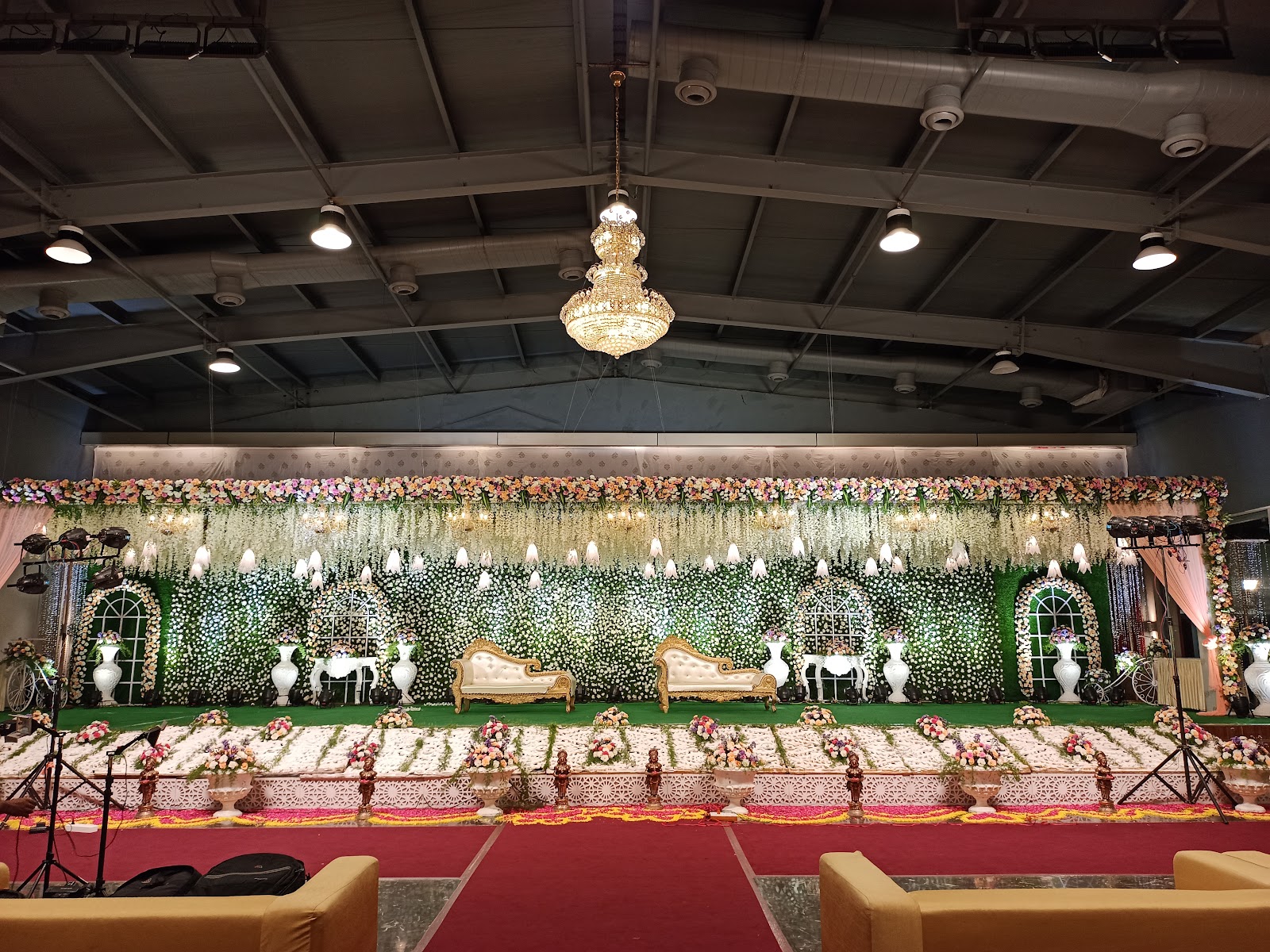 Sri Raja Rajeshwari Mini Hall — Banquet Hall in Secunderabad, Hyderabad (on-site parking, in-house decoration, bar service available, 250–400 guest capacity) — photo 4