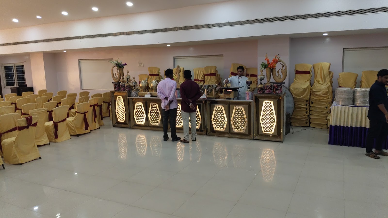 Vrr Ac Banquet Hall · Secunderabad — Banquet Hall in Secunderabad, Hyderabad (on-site parking, in-house decoration, bar service available, 500–750 guest capacity) — photo 2