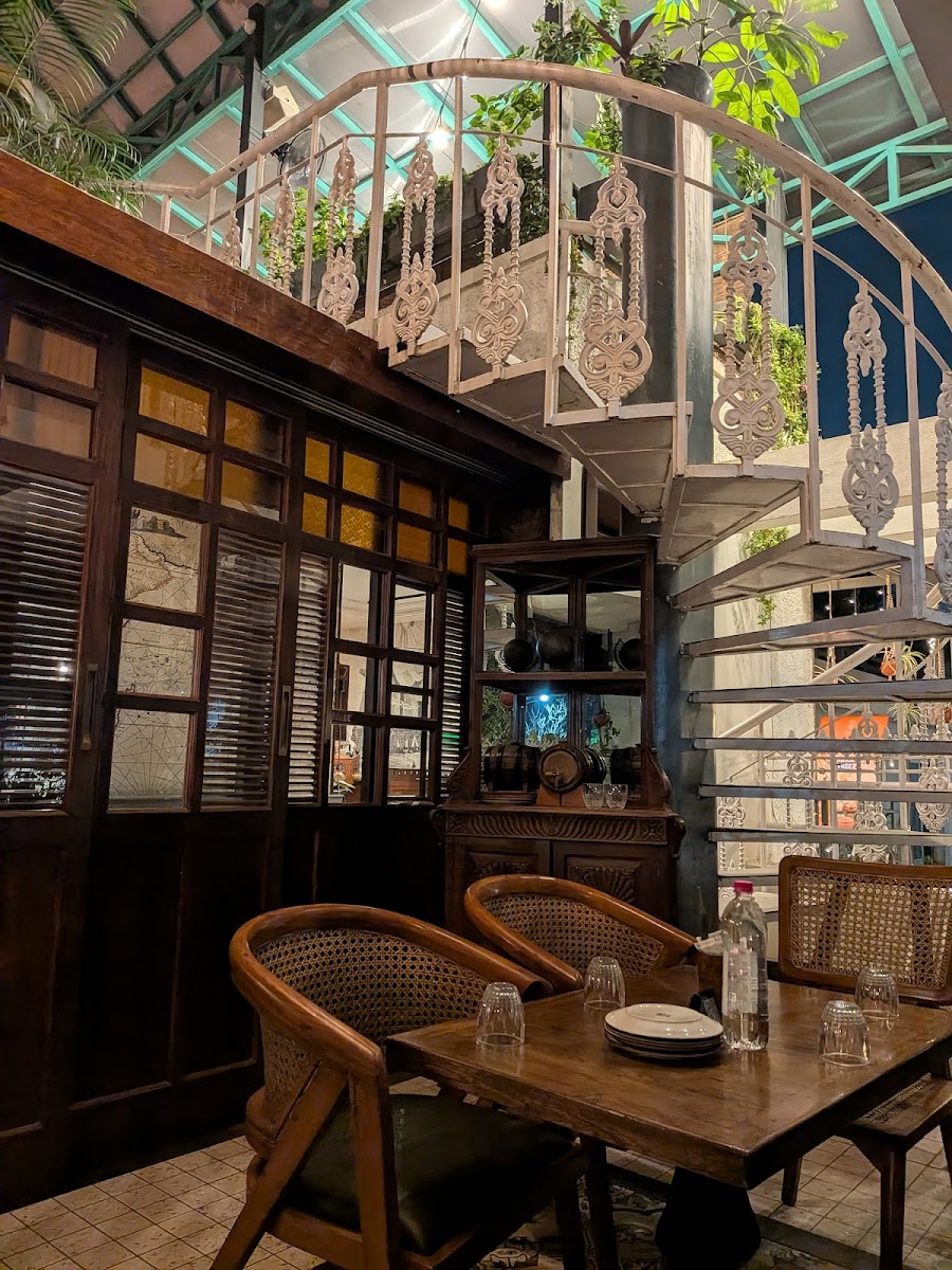Travellers Bungalow — Banquet Hall in Indiranagar, Bangalore (on-site parking, in-house decoration, DJ permitted, bar service available) — photo 2