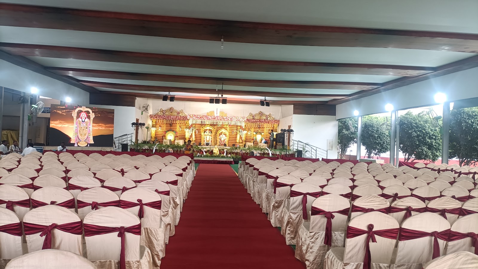 Maruthi Gardens — Banquet Hall in Hyderabad (on-site parking, in-house decoration, bar service available, 500–750 guest capacity)