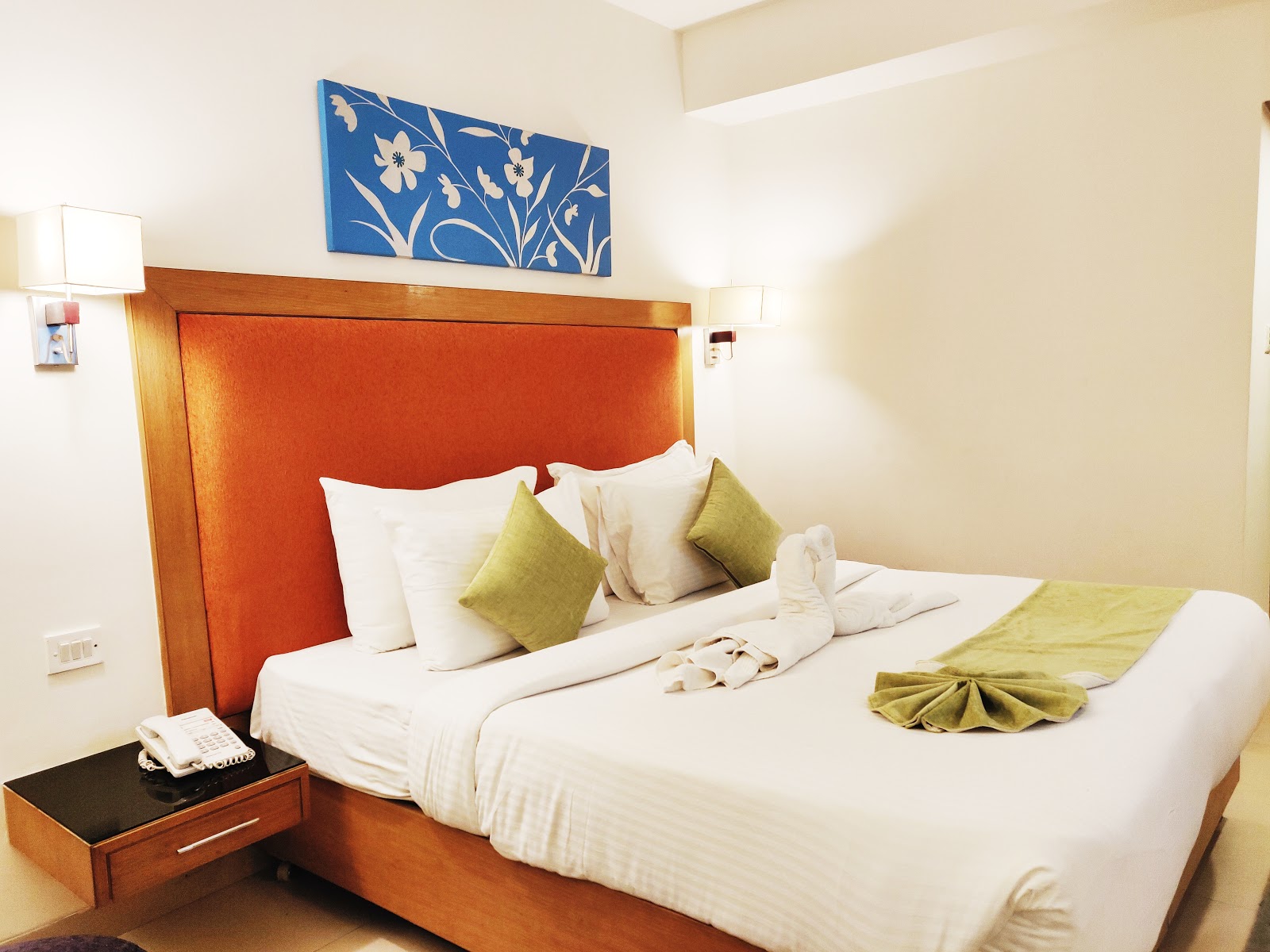 Hotel RnB(GiS) Select Banjara Hills — Banquet Hall in Banjara Hills, Hyderabad (on-site parking, in-house decoration, outside catering allowed, bar service available) — photo 2