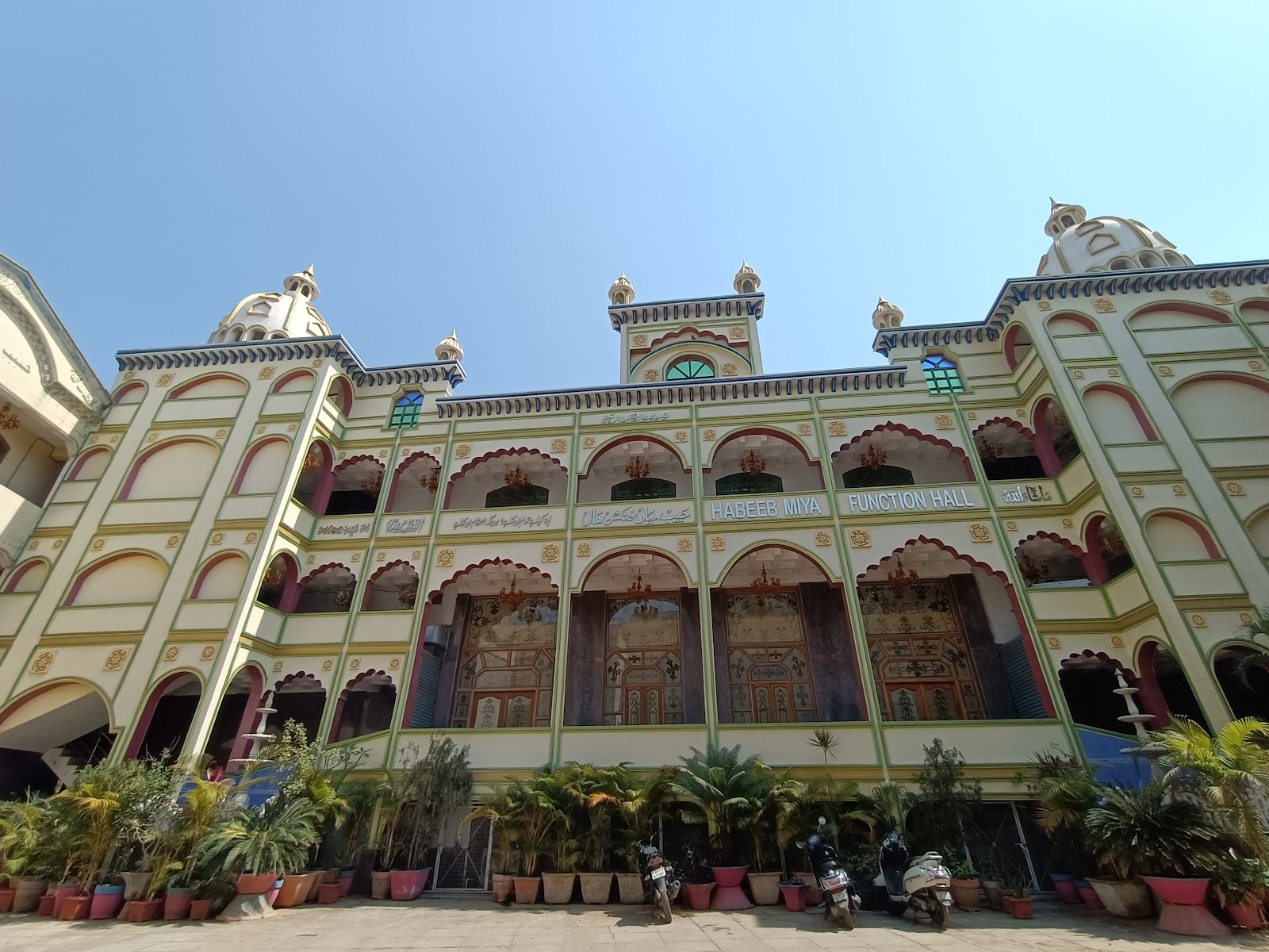 Habeeb Miya Function Hall — Banquet Hall in Hyderabad (on-site parking, in-house decoration, bar service available, 450–600 guest capacity)