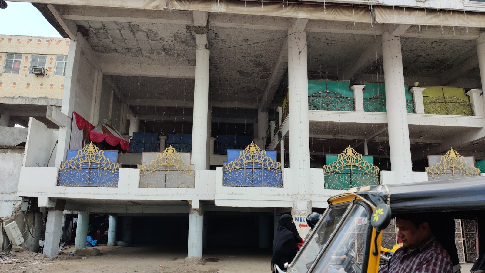 Maharaja Function Palace — Banquet Hall in Charminar, Hyderabad (on-site parking, in-house decoration, bar service available, 350–550 guest capacity) — photo 3