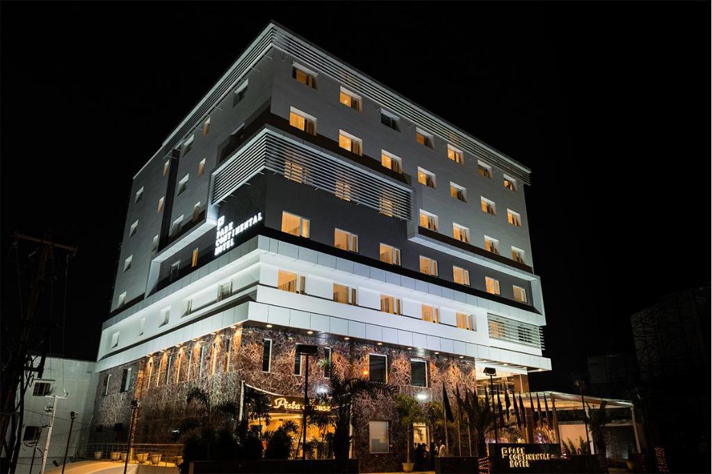 Hotel Park Continental — Banquet Hall in Hyderabad (on-site parking, in-house decoration, outside catering allowed, bar service available)