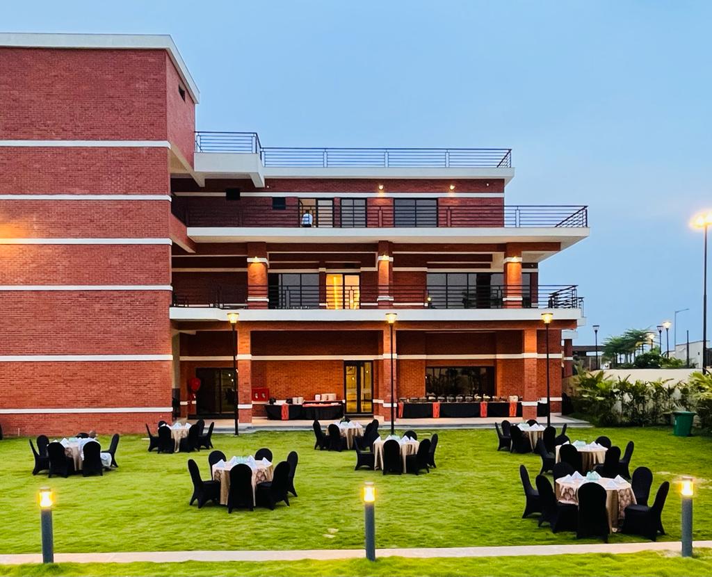 Prestige Nirvana Club — Banquet Hall in Rajendra Nagar, Hyderabad (on-site parking, in-house decoration, bar service available, 600–1000 guest capacity) — photo 2