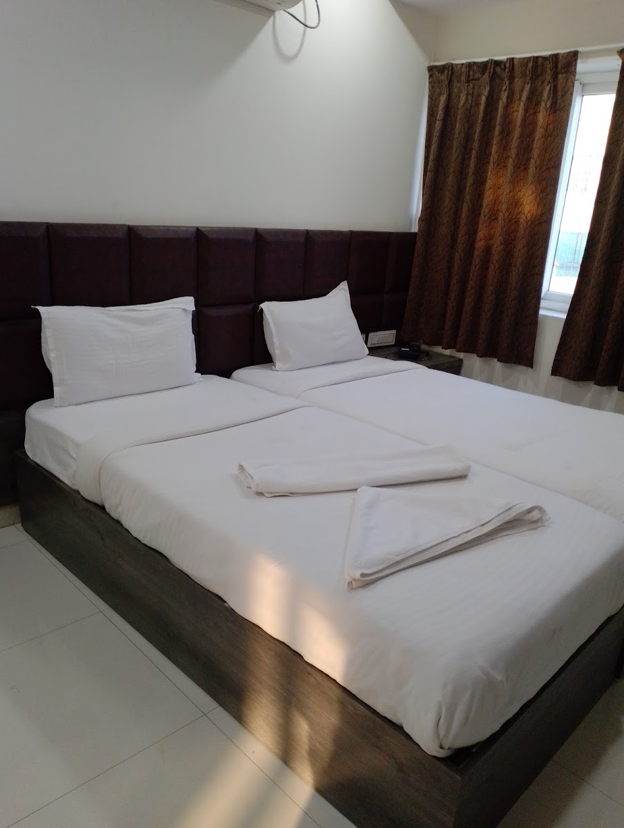 Hotel VR Ashoka Grand — Banquet Hall in Miyapur, Hyderabad (on-site parking, in-house decoration, outside catering allowed, bar service available) — photo 4