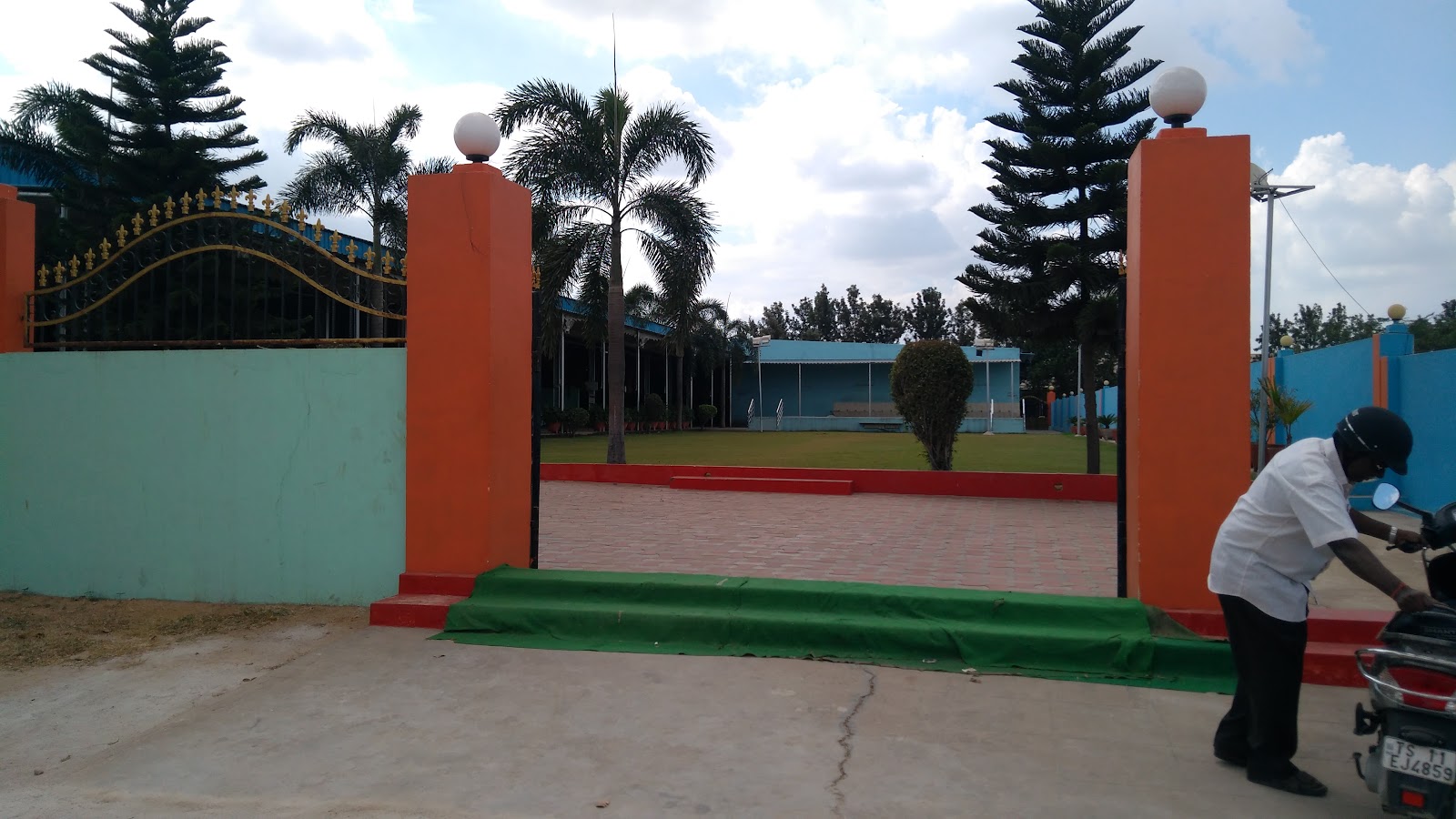 Ananthula Dharma Reddy Gardens — Banquet Hall in Kothapet, Hyderabad (on-site parking, in-house decoration, DJ permitted, bar service available) — photo 3