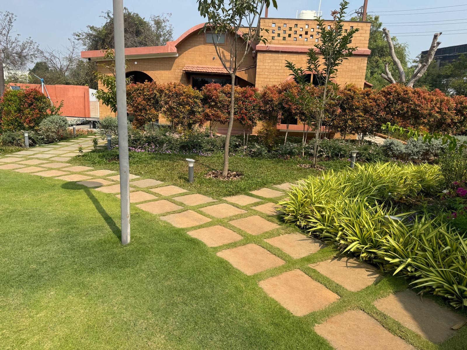 Rangoonwala Farmhouse — Banquet Hall in Hyderabad (on-site parking, in-house decoration, bar service available, 300–400 guest capacity)