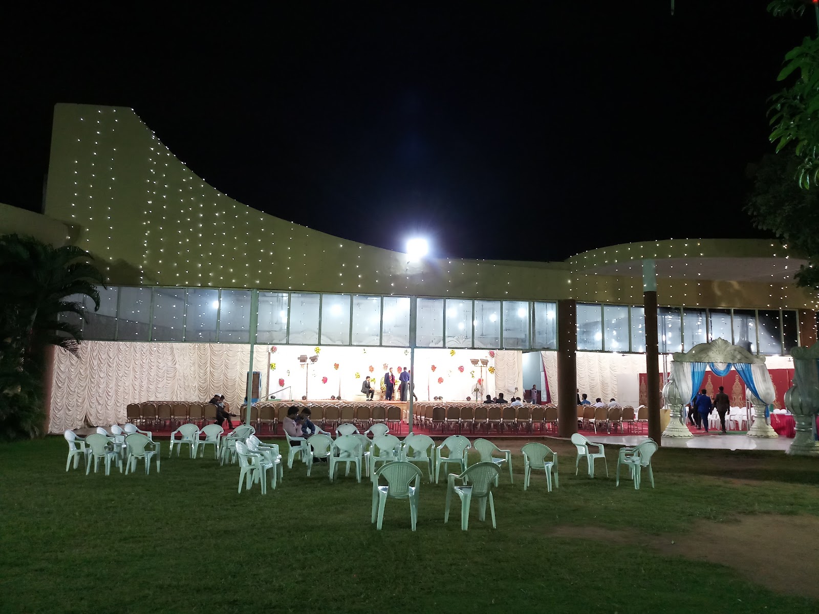 Majestic Garden — Banquet Hall in Toli Chowki, Hyderabad (on-site parking, in-house decoration, bar service available, 600–800 guest capacity) — photo 3