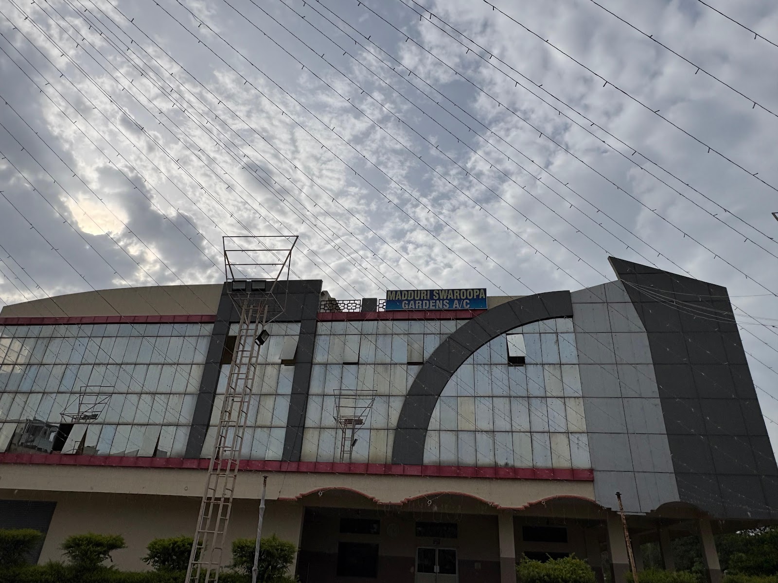 Madduri Swaroopa Gardens — Banquet Hall in Sainikpuri, Hyderabad (on-site parking, in-house decoration, bar service available, 1000–1500 guest capacity) — photo 2