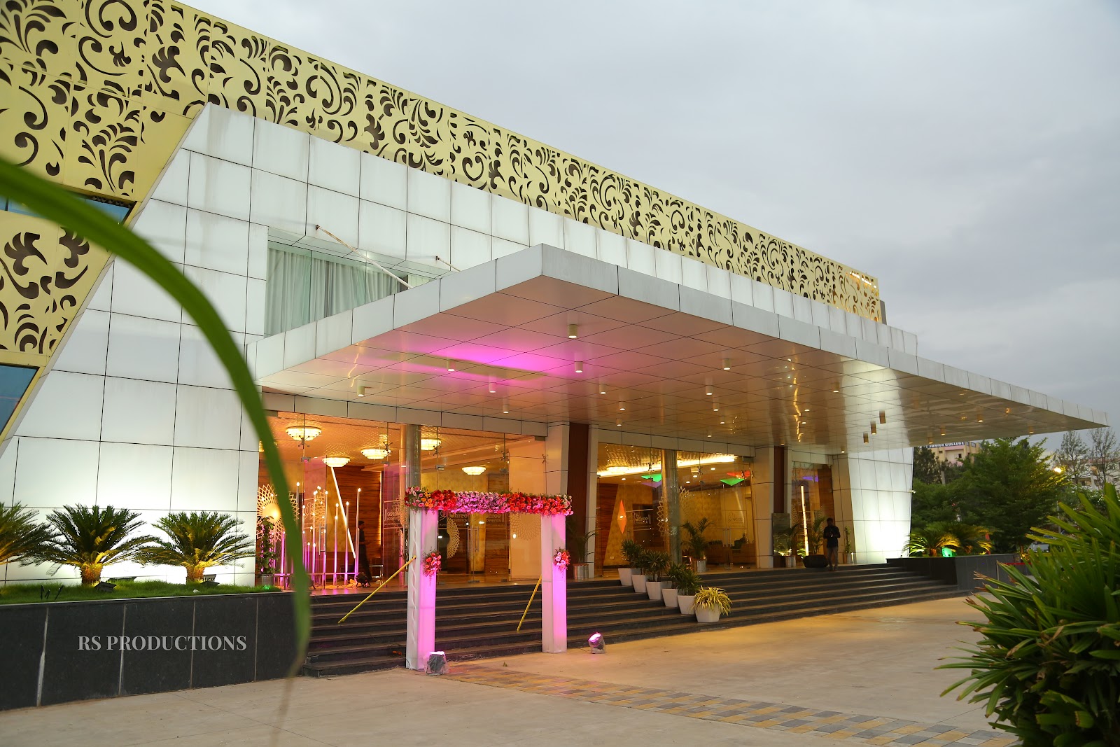 Shree Convention — Banquet Hall in Kompally, Hyderabad (on-site parking, in-house decoration, DJ permitted, bar service available) — photo 3